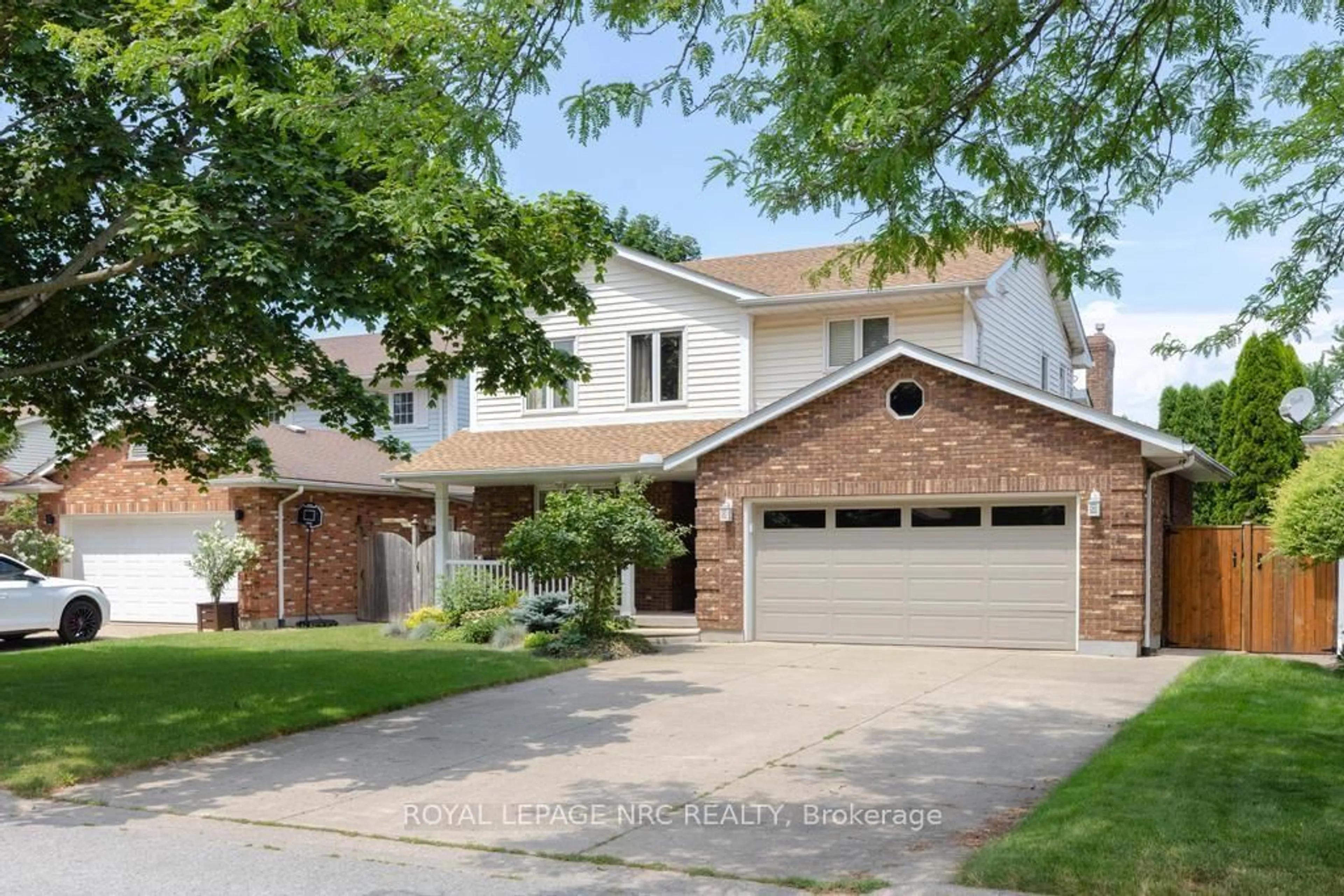 Home with brick exterior material, street for 5 Bahama Bay, St. Catharines Ontario L2M 7W2