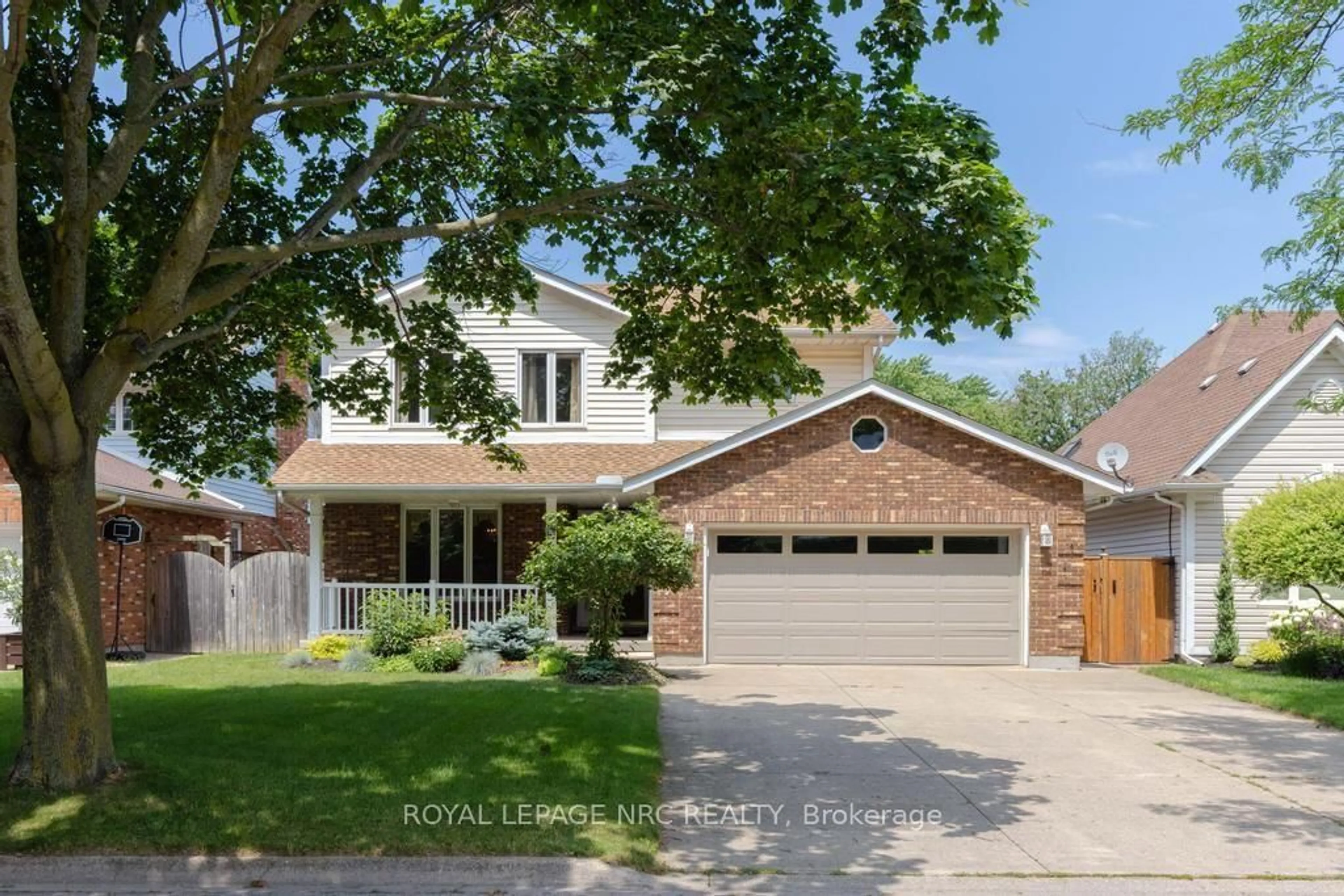 Home with brick exterior material, street for 5 Bahama Bay, St. Catharines Ontario L2M 7W2