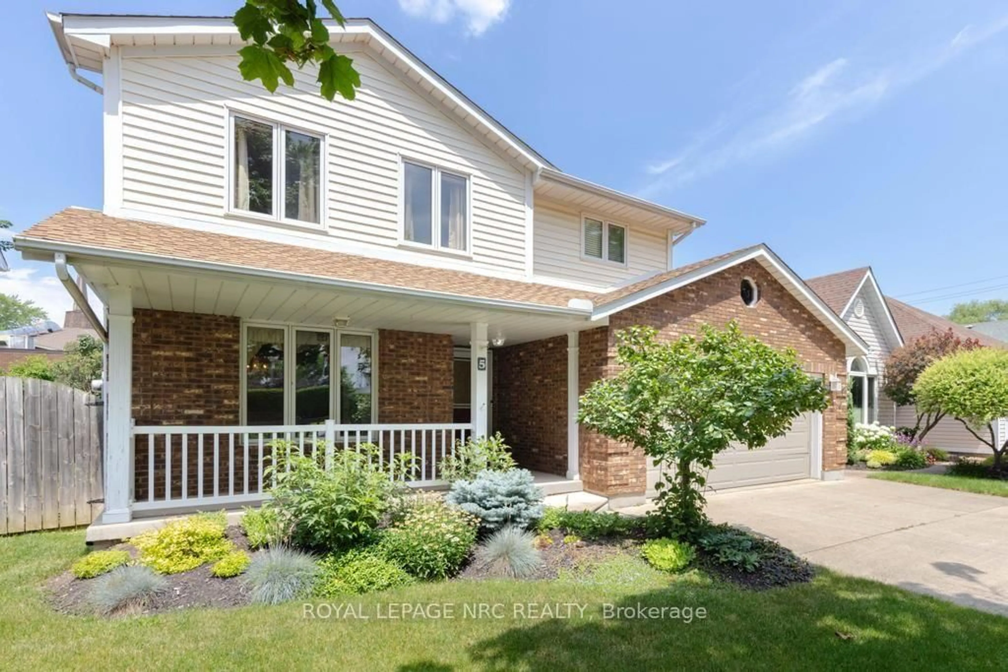 Home with brick exterior material, street for 5 Bahama Bay, St. Catharines Ontario L2M 7W2