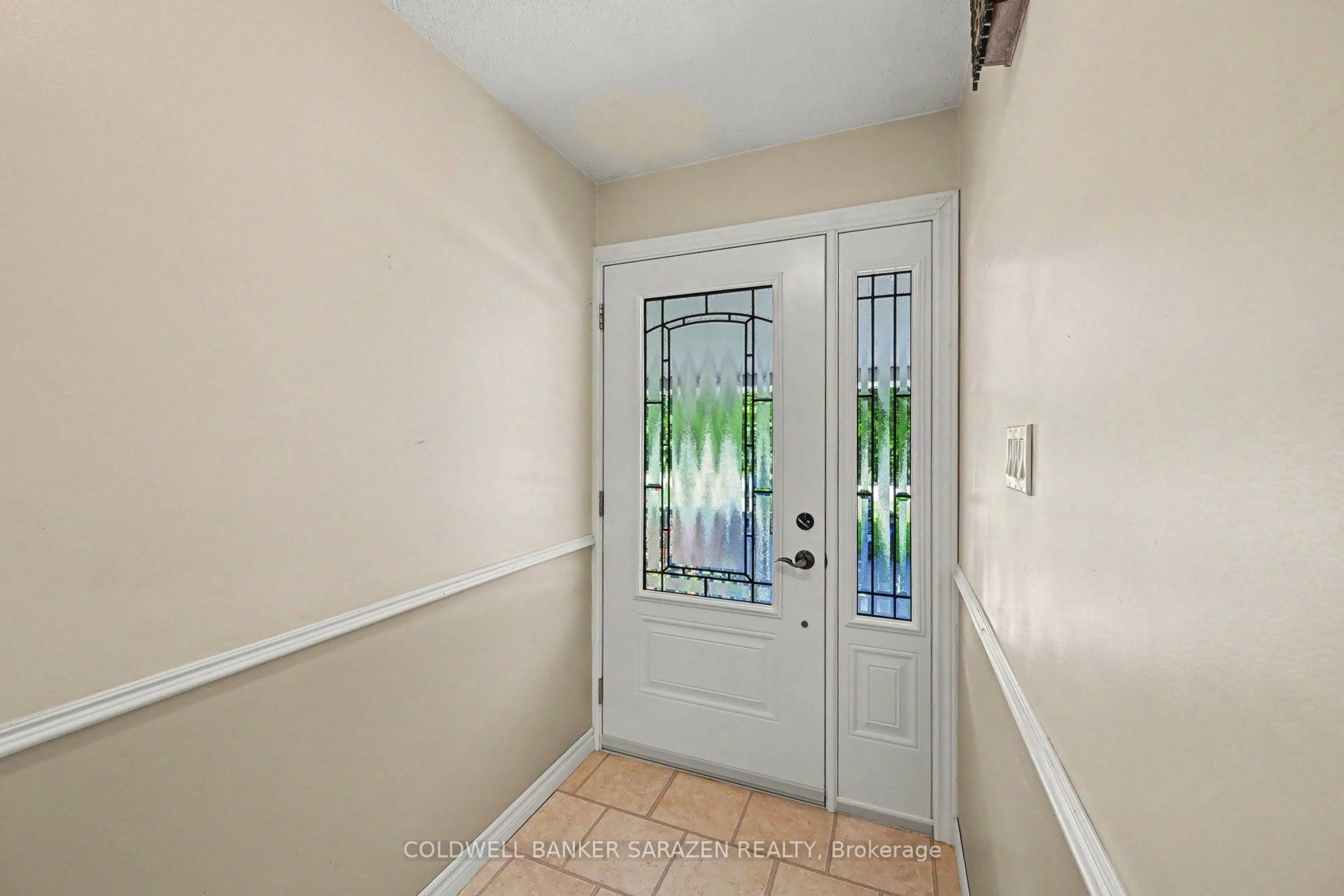 Indoor entryway for 193 Milton Stewart Ave, Braeside Ontario K7S 0E1