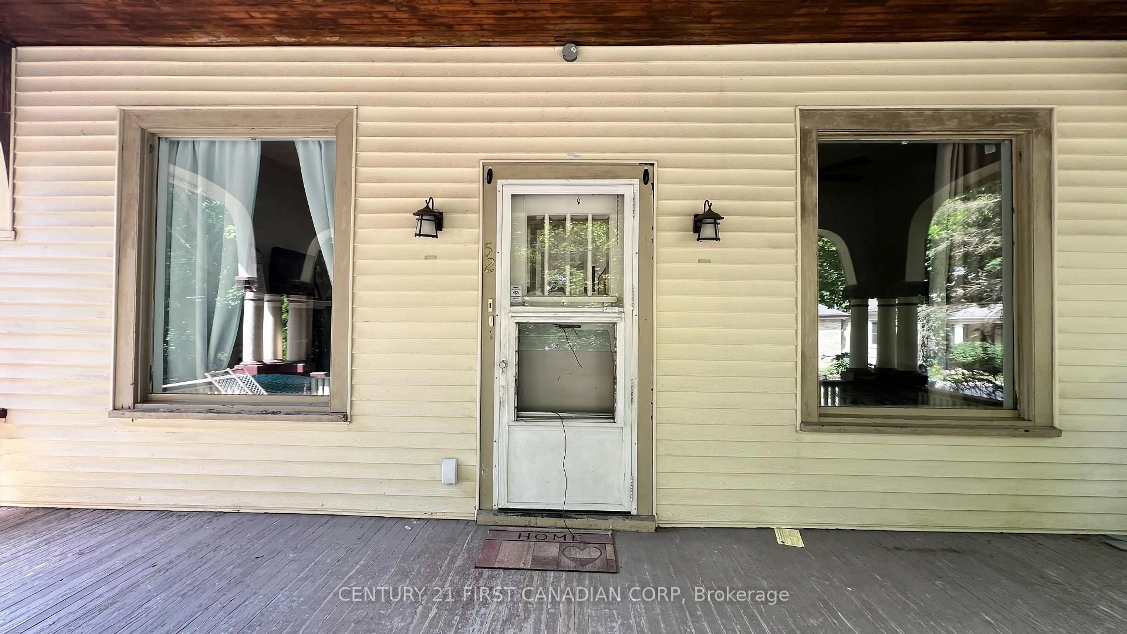 Indoor entryway for 52 Becher St, London South Ontario N6C 1A5