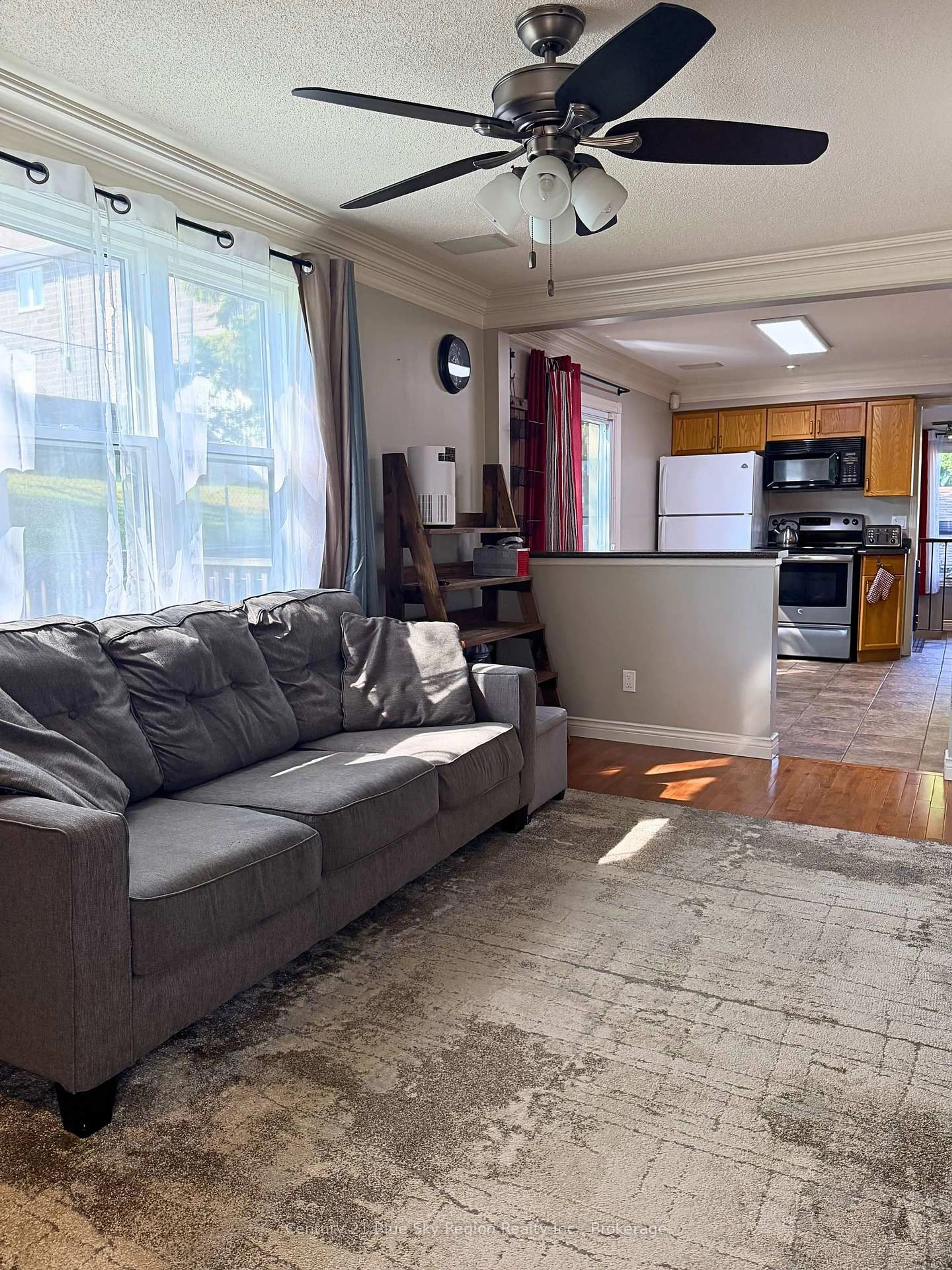 Living room with furniture, unknown for 459 Hardy St, North Bay Ontario P1B 1S1