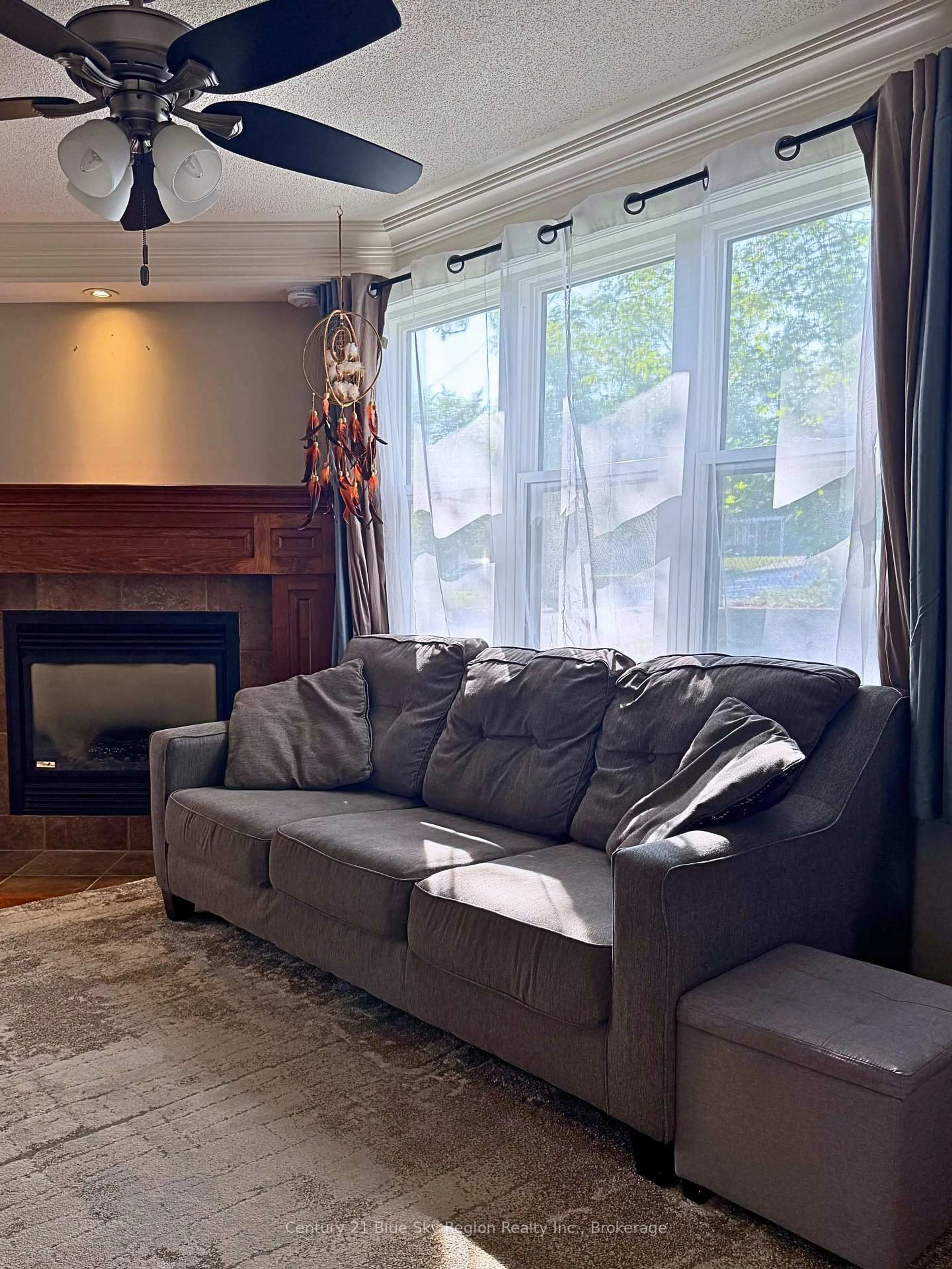Living room with furniture, wood/laminate floor for 459 Hardy St, North Bay Ontario P1B 1S1