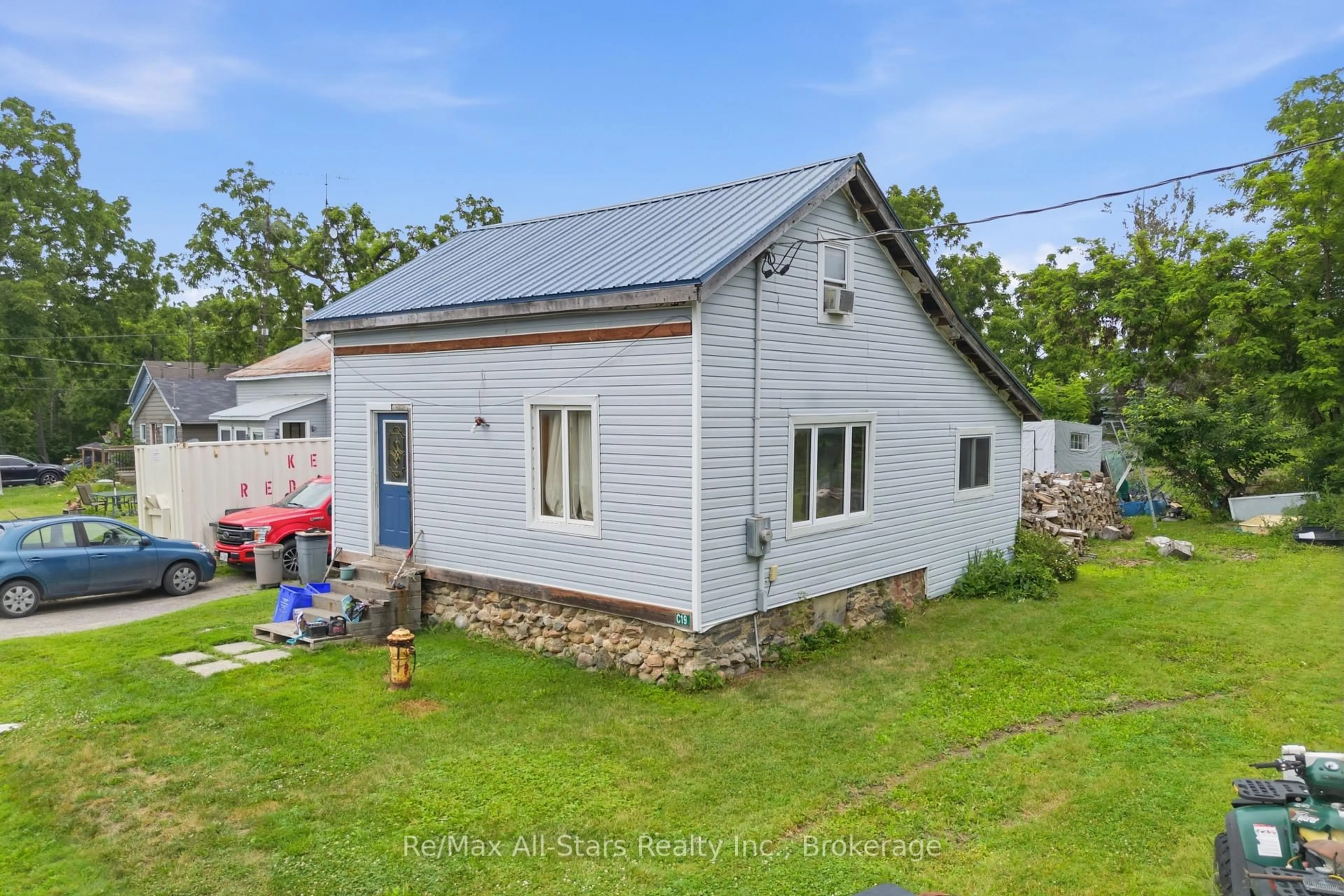 A pic from outside/outdoor area/front of a property/back of a property/a pic from drone, building for 19 Christopher St, Kawartha Lakes Ontario K0M 2J0