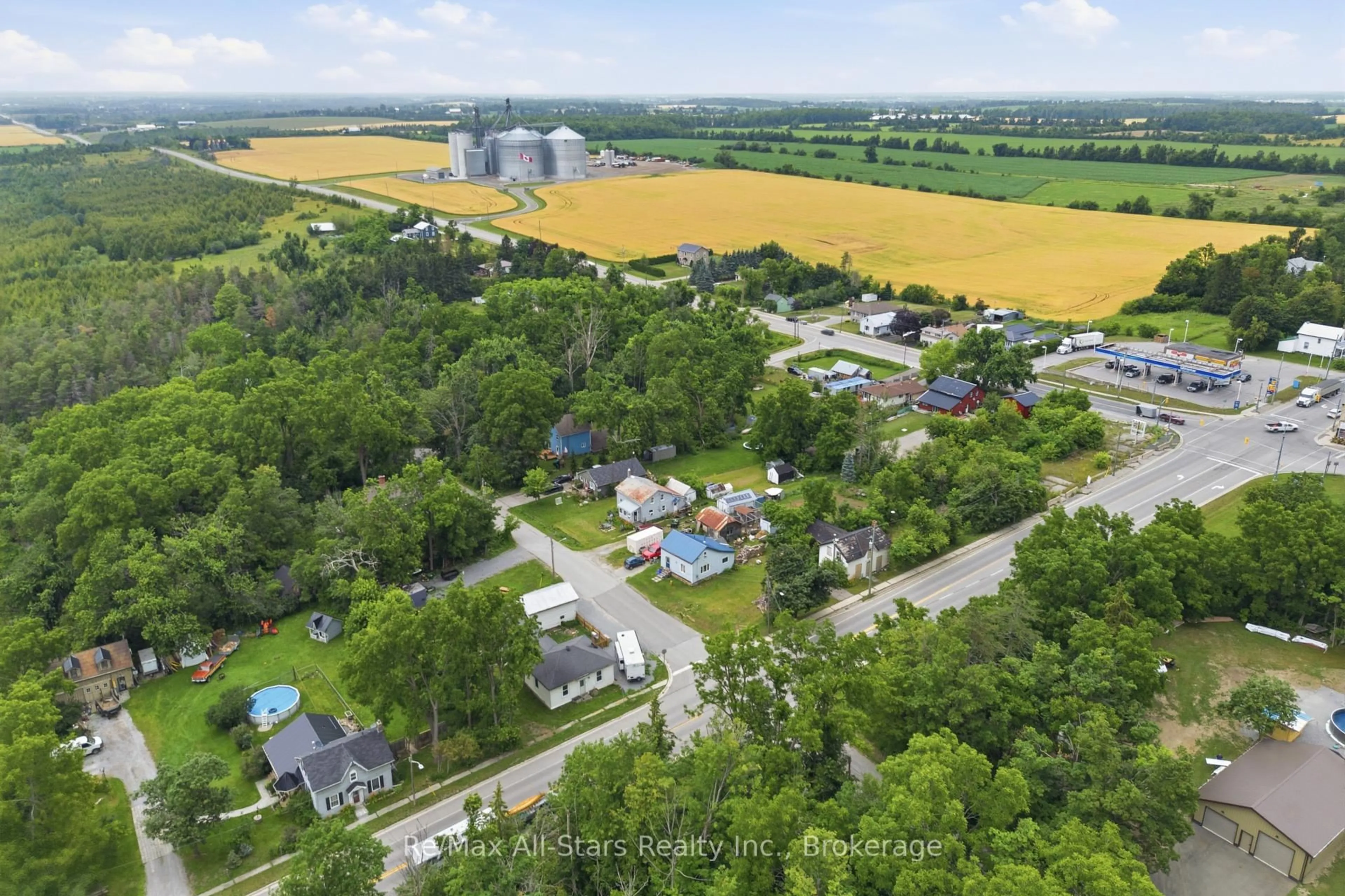A pic from outside/outdoor area/front of a property/back of a property/a pic from drone, unknown for 19 Christopher St, Kawartha Lakes Ontario K0M 2J0