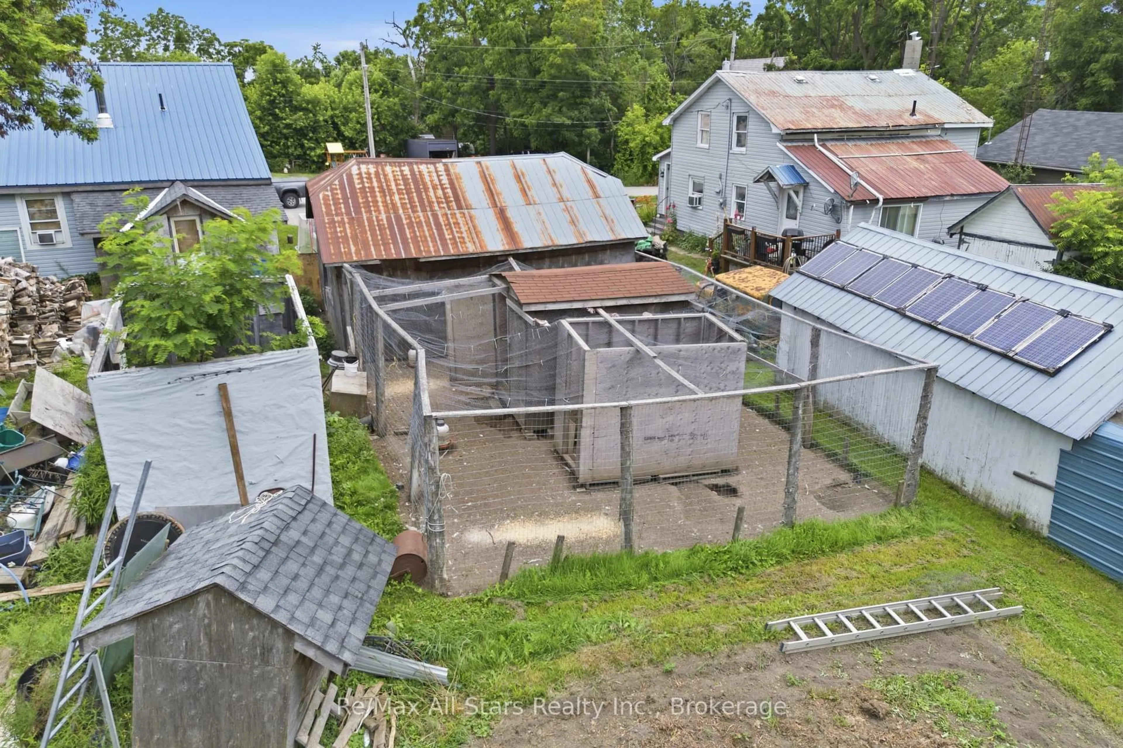 A pic from outside/outdoor area/front of a property/back of a property/a pic from drone, street for 19 Christopher St, Kawartha Lakes Ontario K0M 2J0