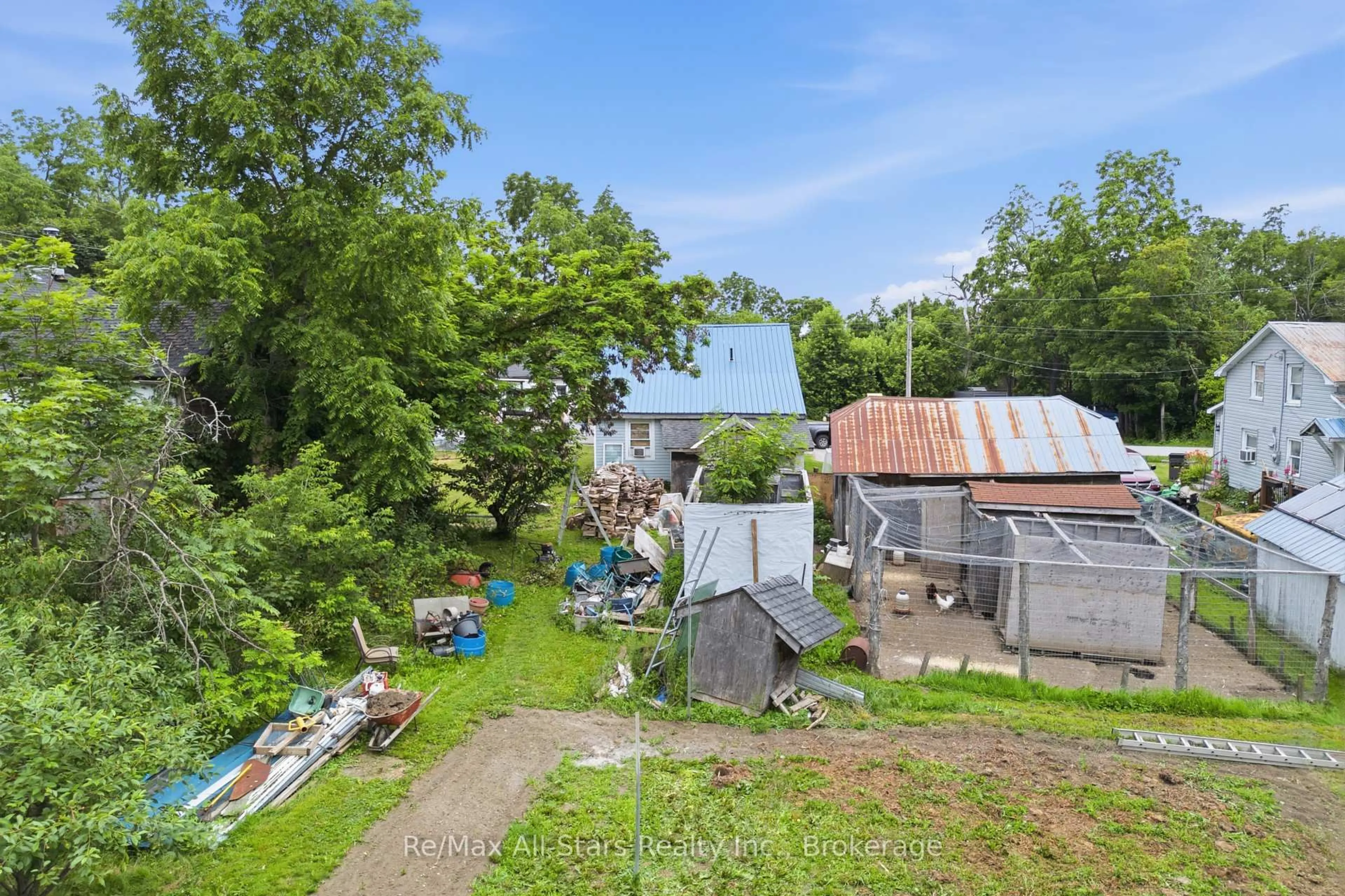 A pic from outside/outdoor area/front of a property/back of a property/a pic from drone, unknown for 19 Christopher St, Kawartha Lakes Ontario K0M 2J0
