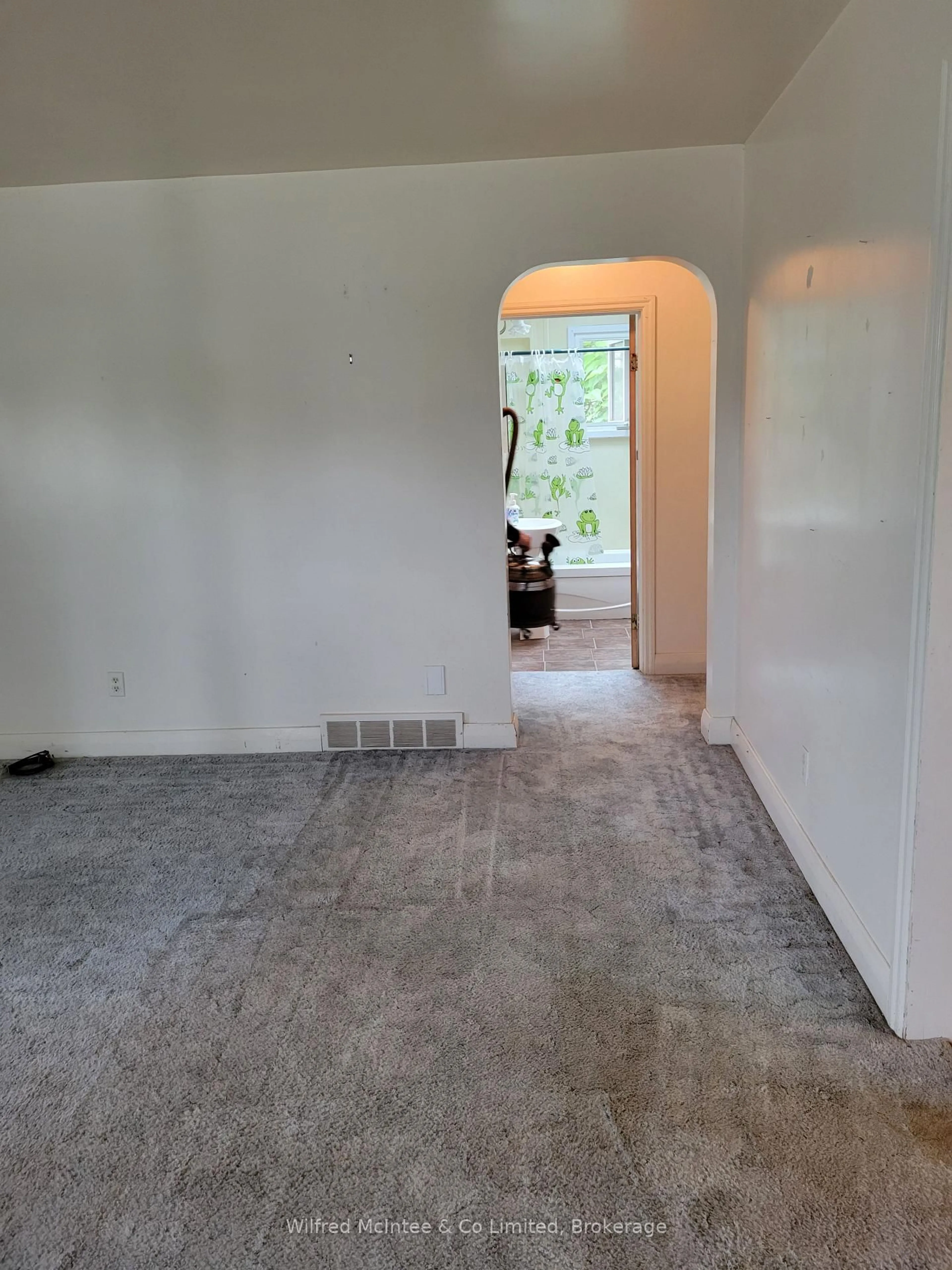 A pic of a room for 575 11th St, Hanover Ontario N4N 1T4