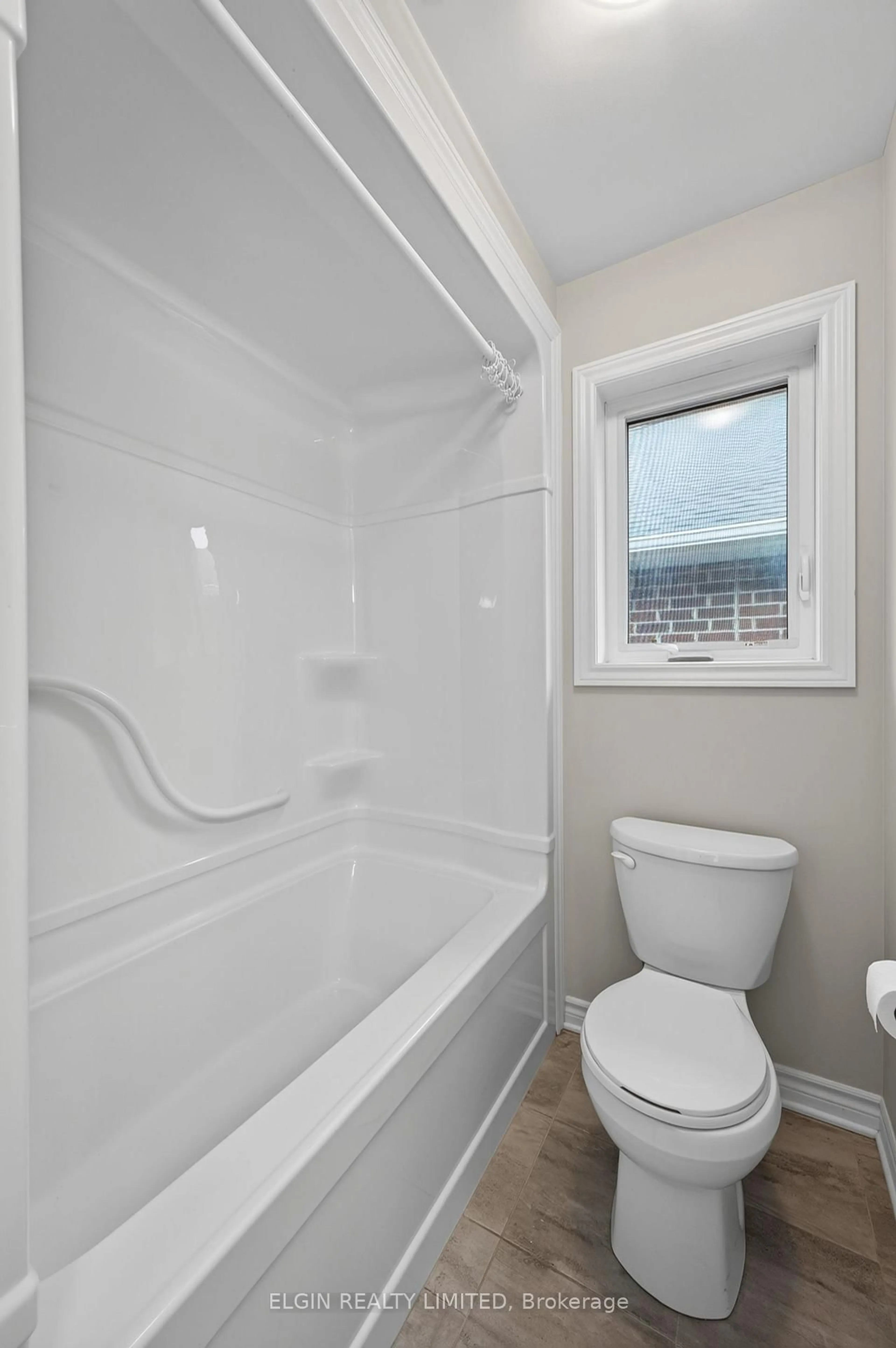 Standard bathroom, ceramic/tile floor for 9 Ashberry Pl, St. Thomas Ontario N5R 0H7