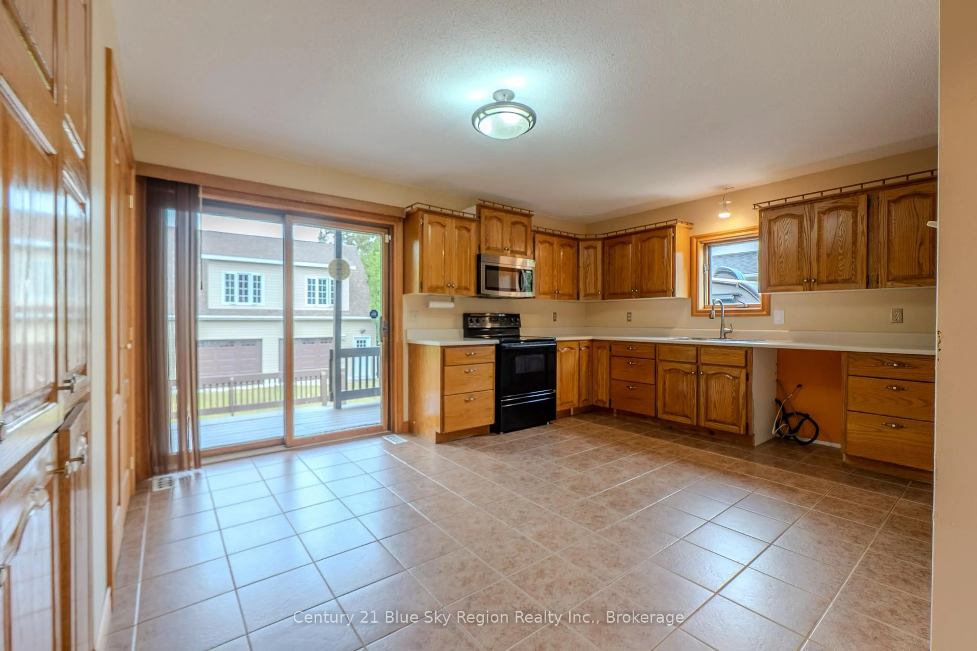 Open concept kitchen, ceramic/tile floor for 243 Southview Cres, West Nipissing Ontario P2B 3C2
