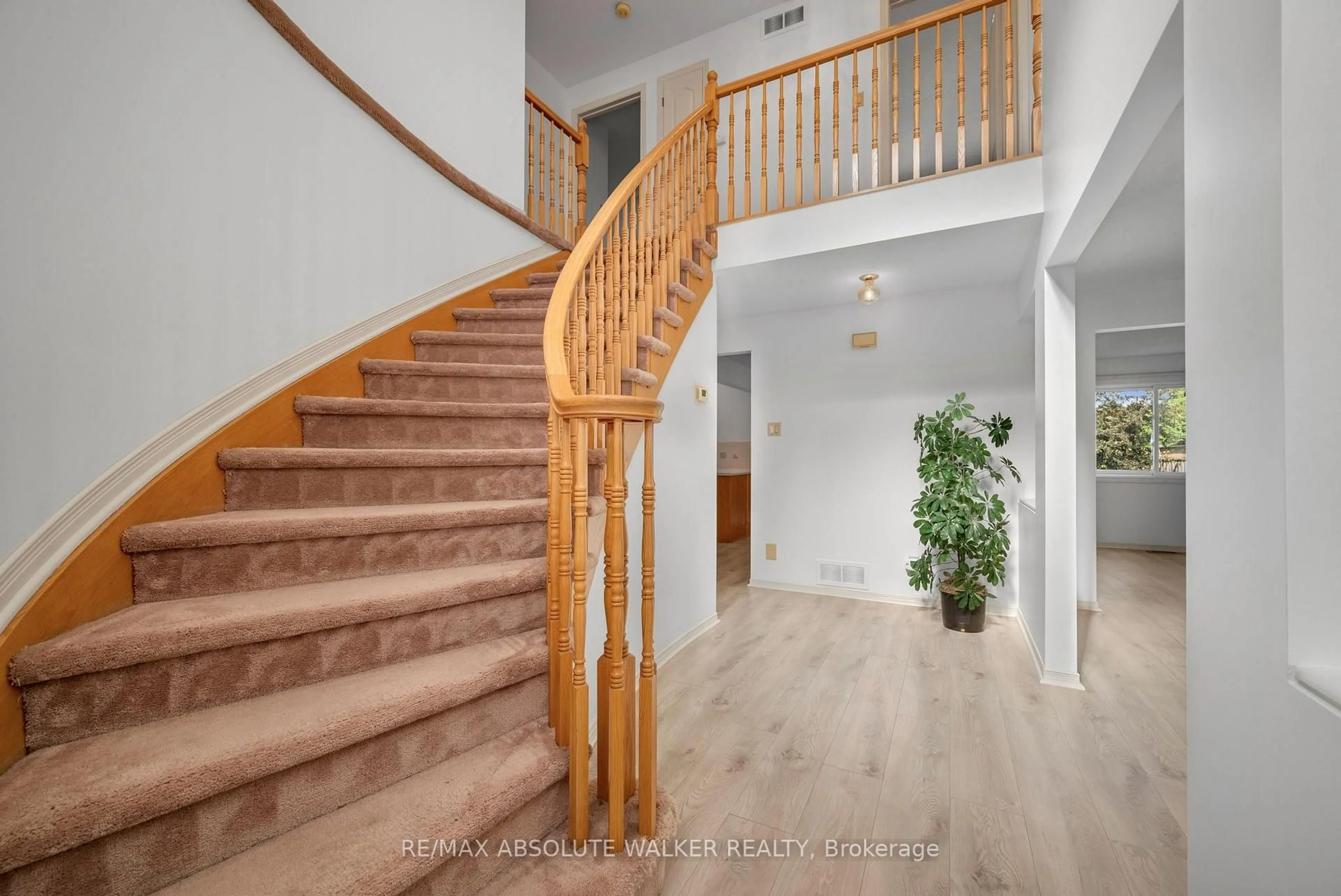 Unknown for 1889 Rosewind Crt, Orleans Ontario K1C 7E3