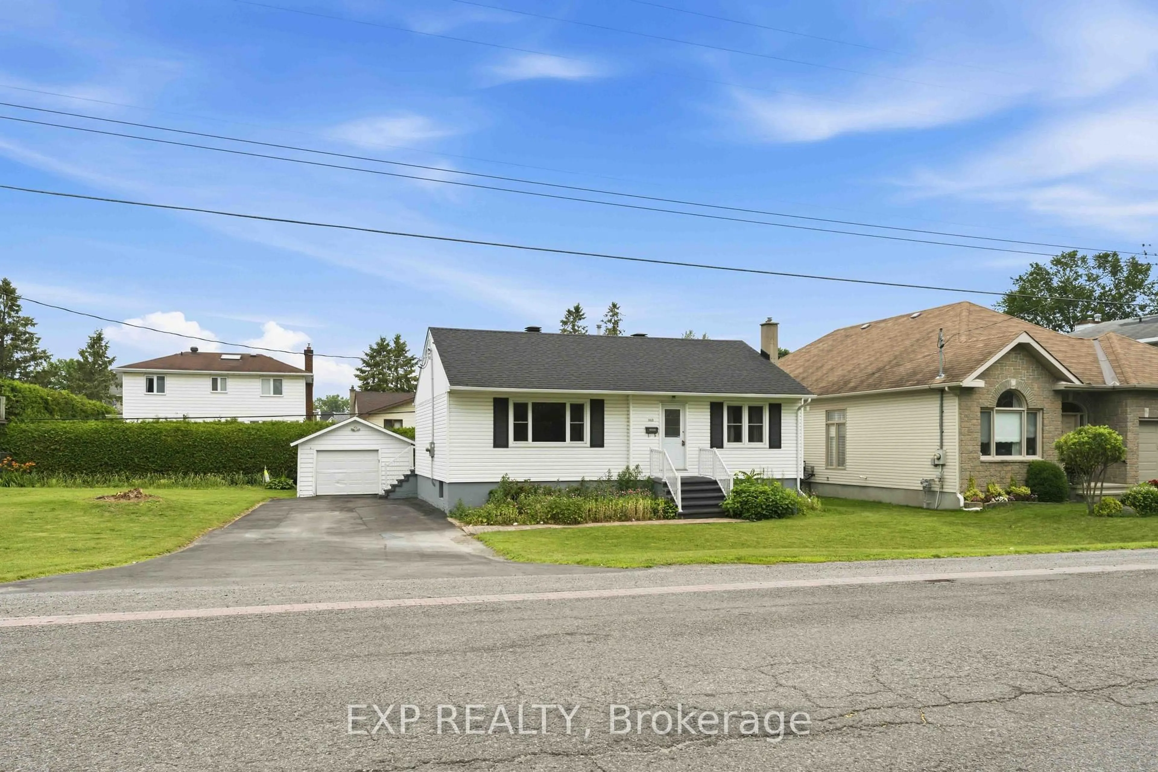 A pic from outside/outdoor area/front of a property/back of a property/a pic from drone, street for 1613 Queensdale Ave, Ottawa Ontario K1T 1J4