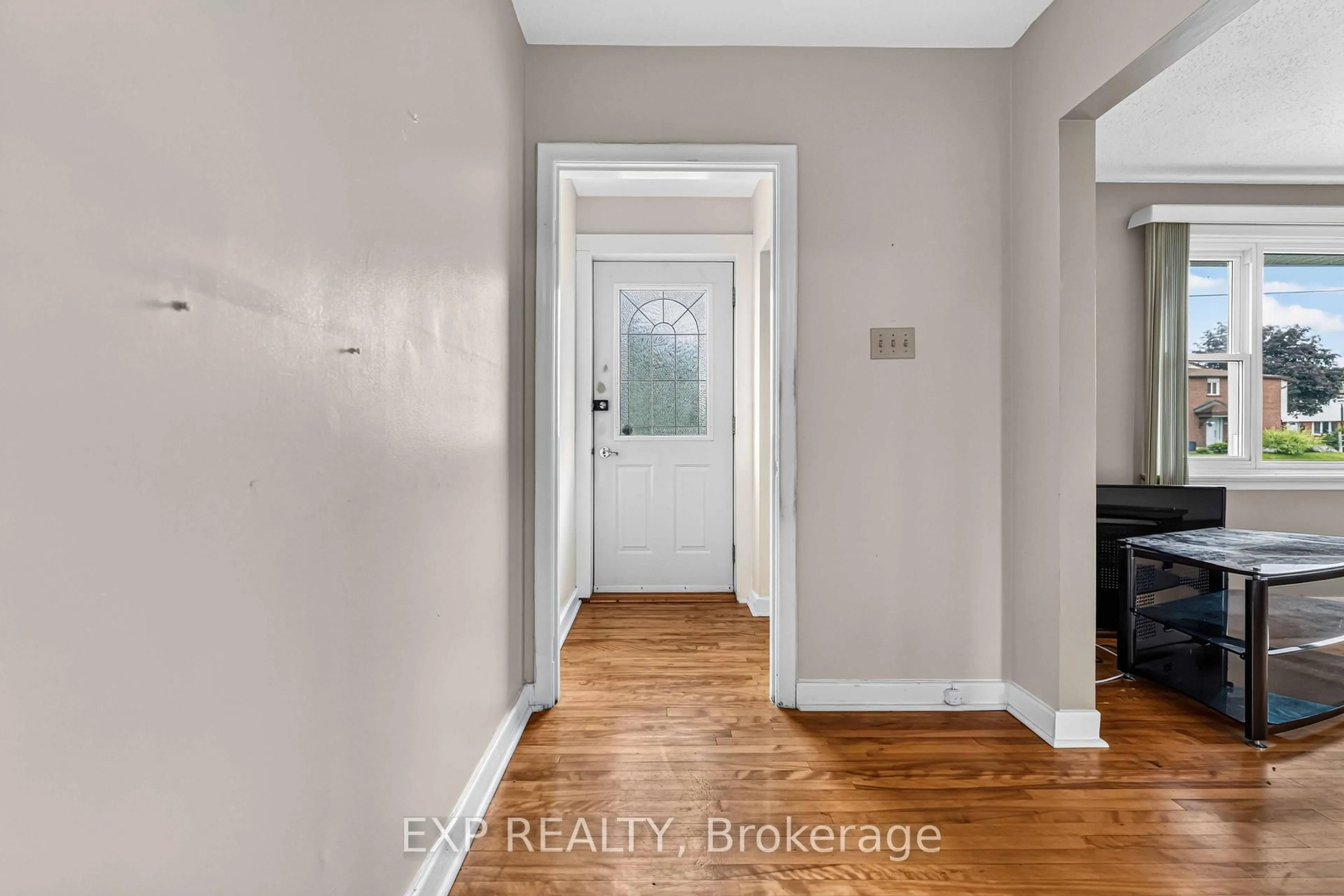 Indoor entryway for 1613 Queensdale Ave, Ottawa Ontario K1T 1J4