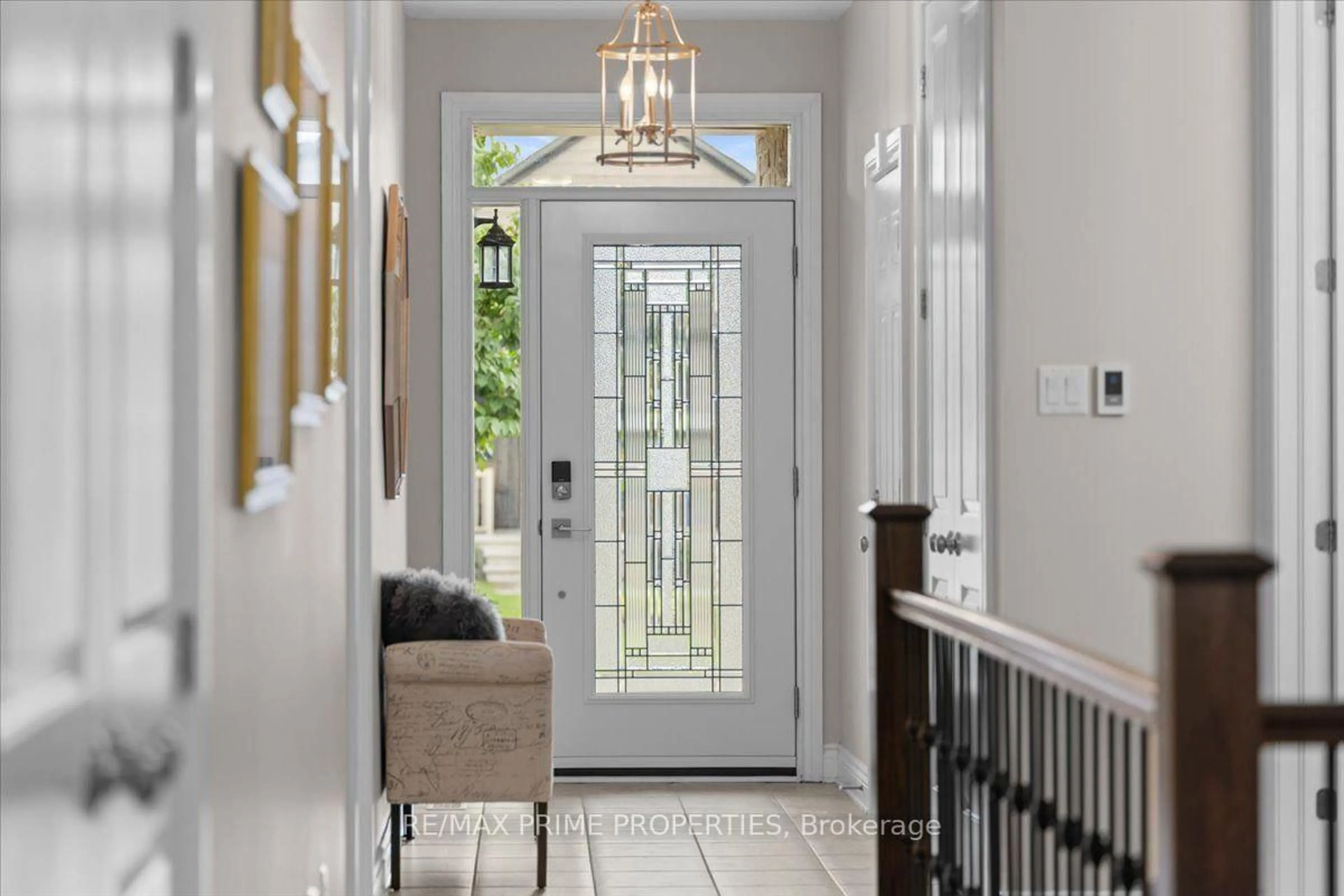 Indoor entryway for 817 Platinum St, Clarence-Rockland Ontario K4K 0J2