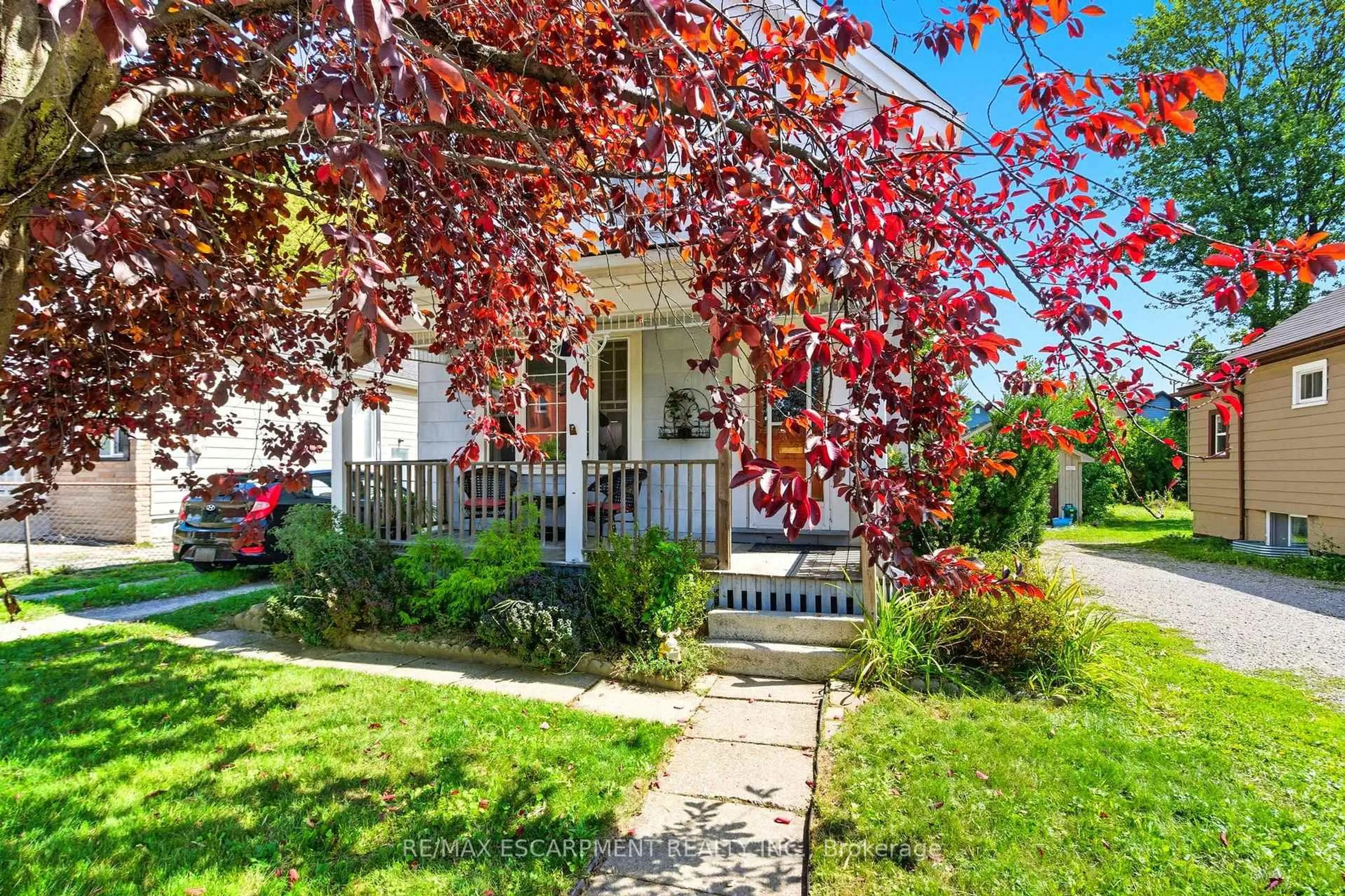 Unknown for 157 East 5th St, Hamilton Ontario L9A 2Z7