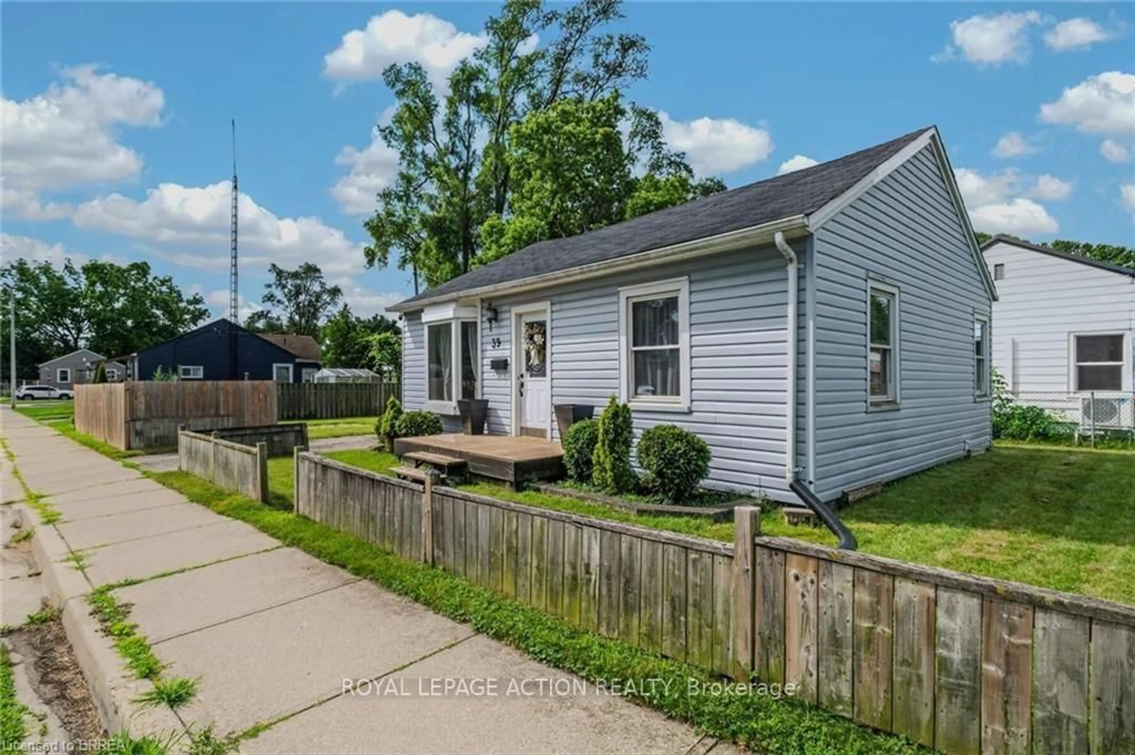 Unknown for 39 Sanderson St, Brantford Ontario N3S 2V4