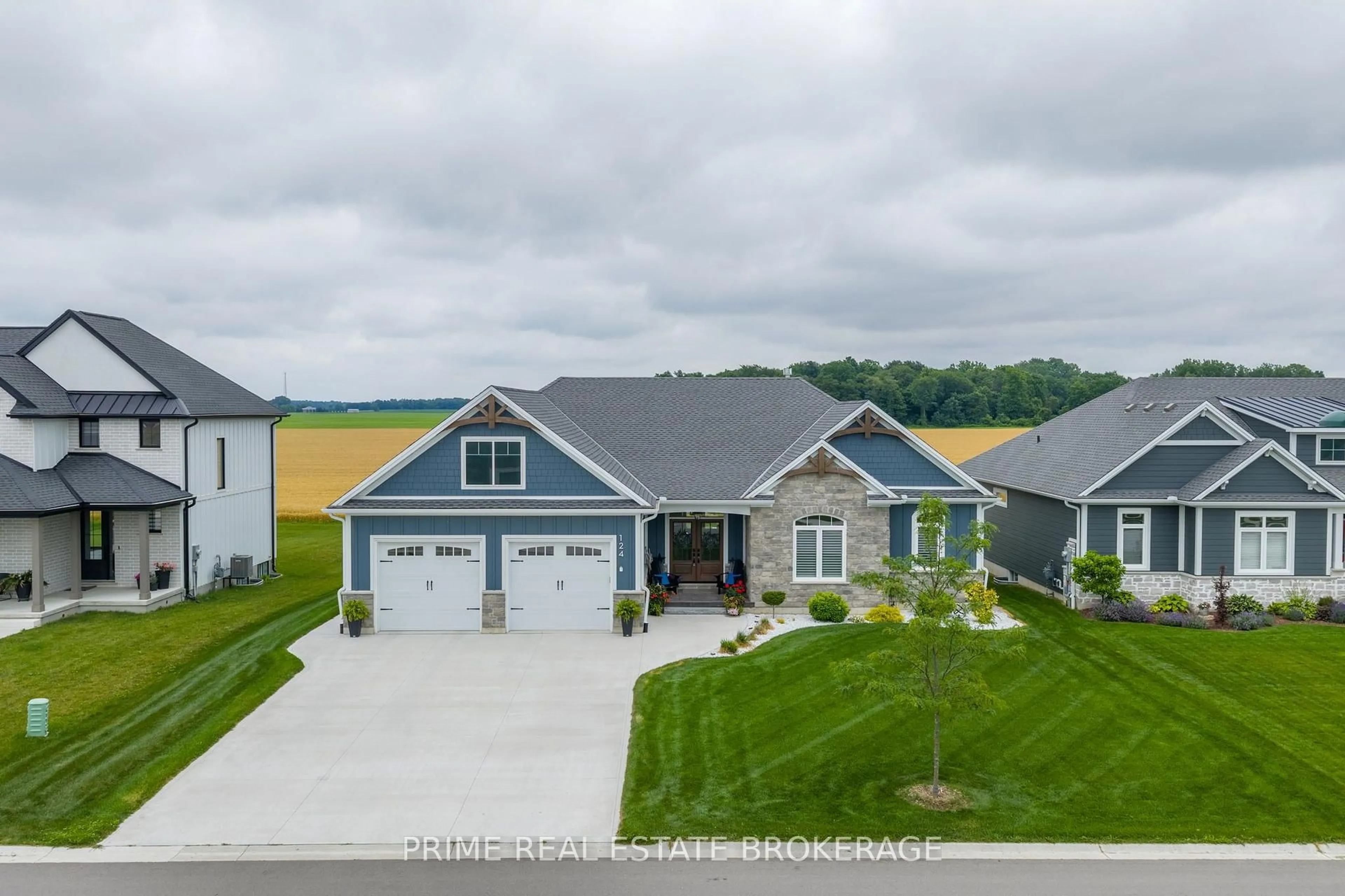 A pic from outside/outdoor area/front of a property/back of a property/a pic from drone, street for 124 Lila St, Dutton/Dunwich Ontario N0L 1J0