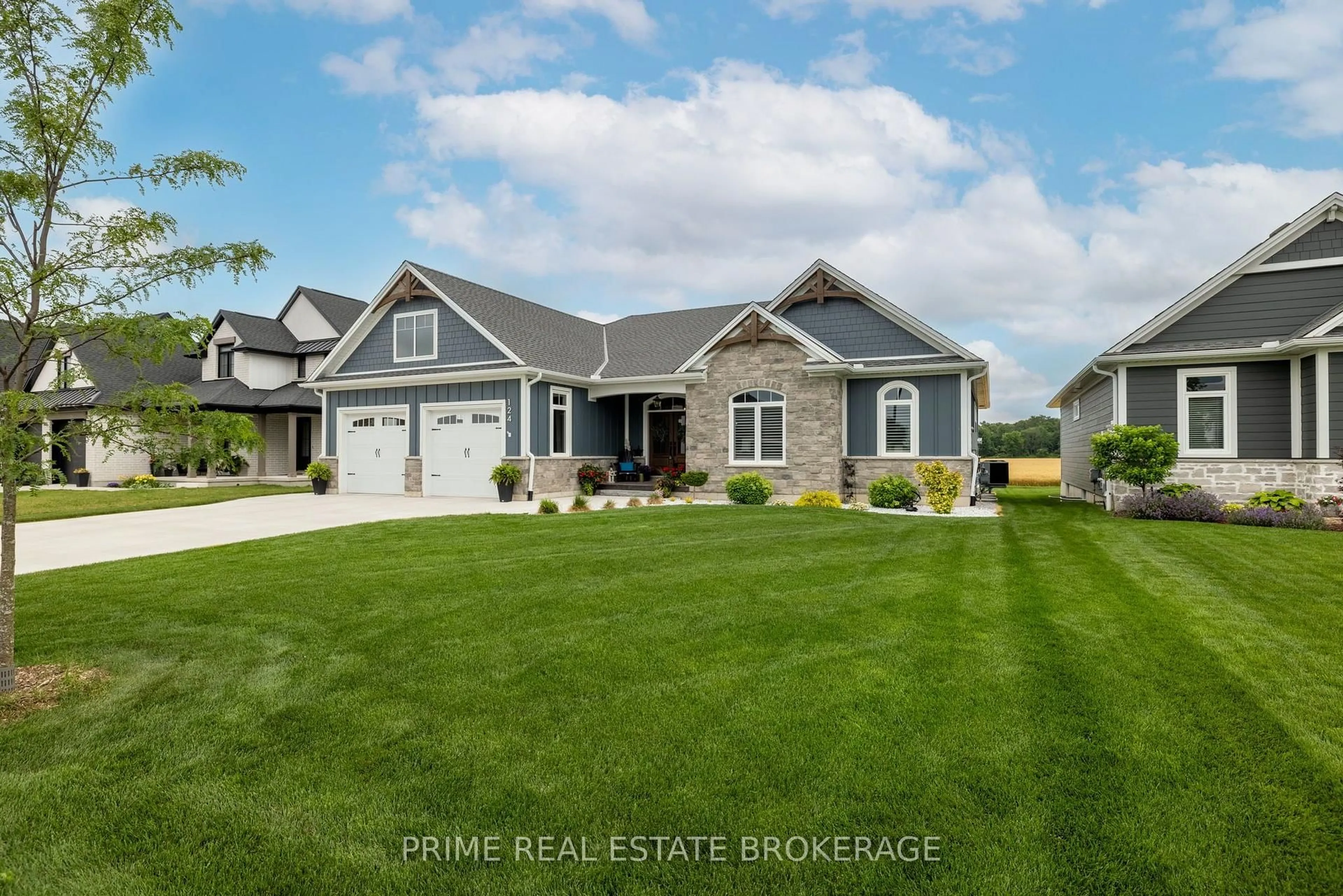 Home with vinyl exterior material, unknown for 124 Lila St, Dutton/Dunwich Ontario N0L 1J0