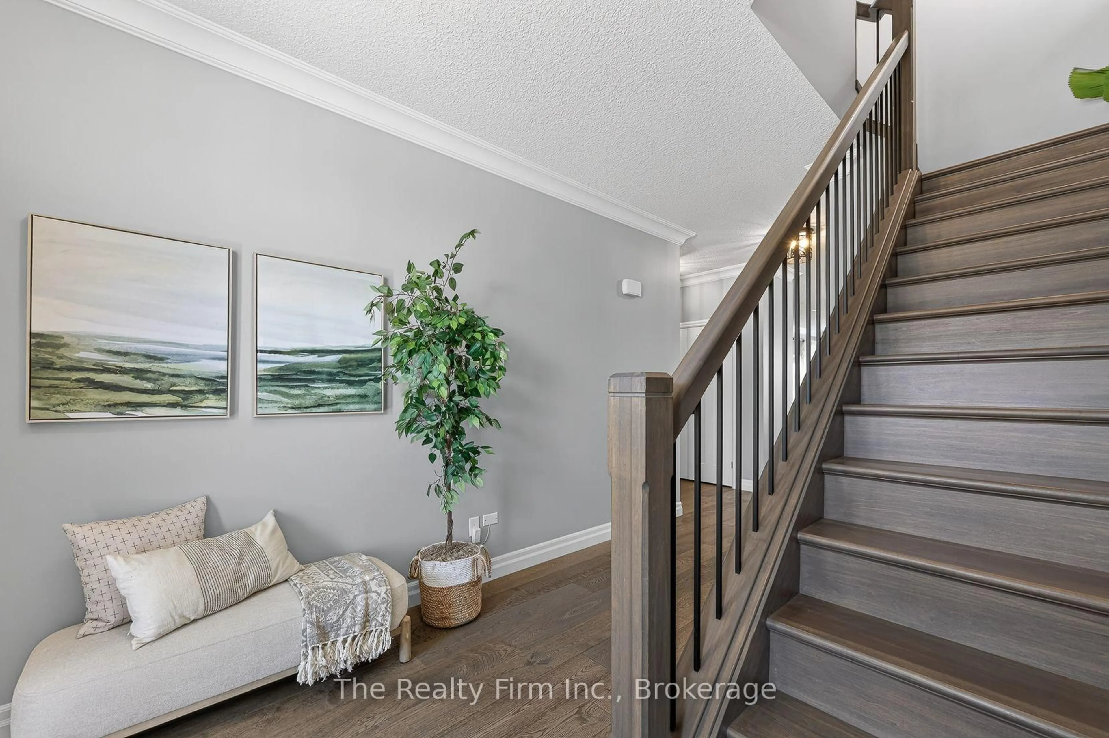 Indoor entryway for 193 Hemlock St, Woodstock Ontario N4S 0E4