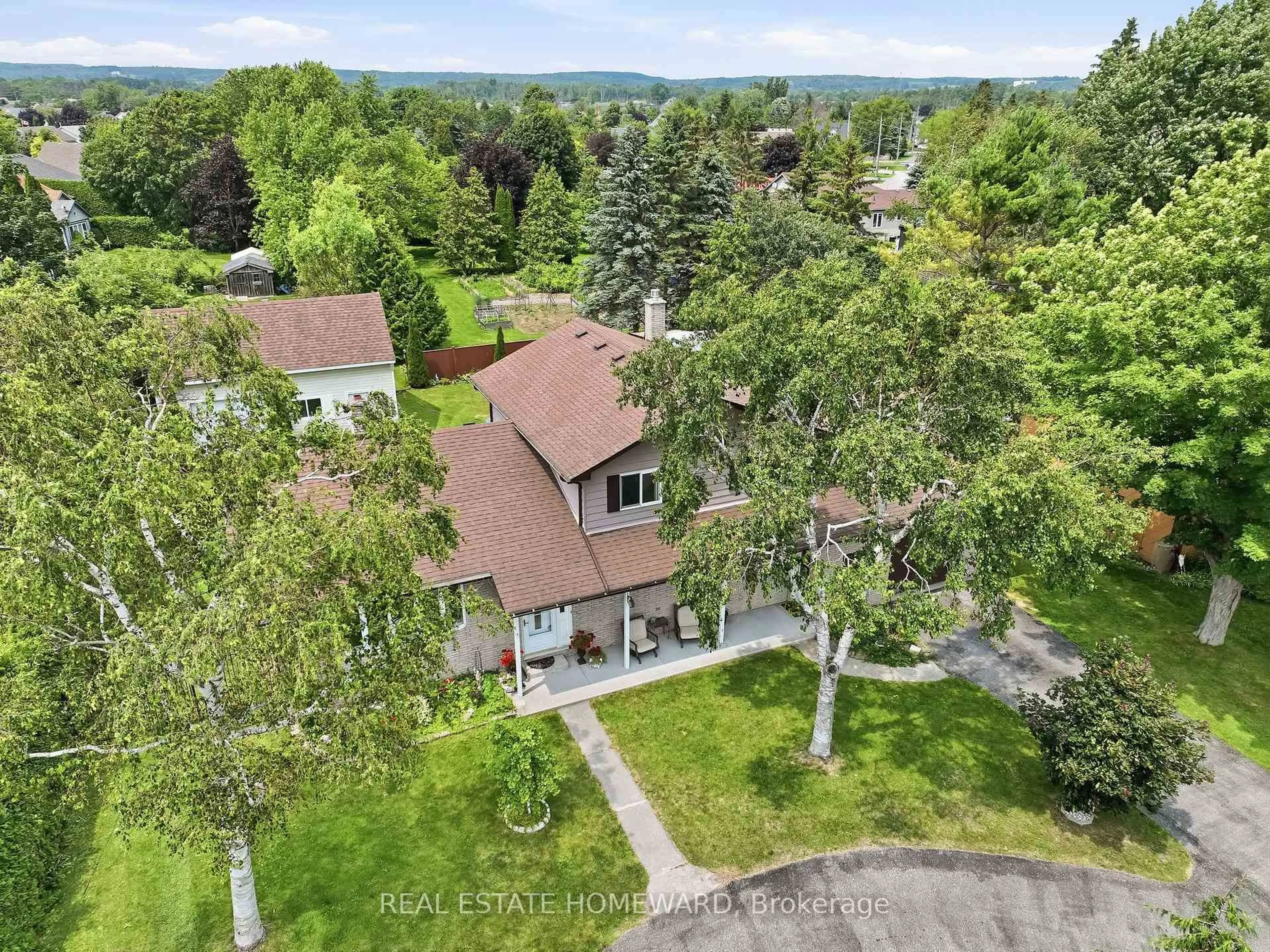 A pic from outside/outdoor area/front of a property/back of a property/a pic from drone, unknown for 120 Harbour St, Brighton Ontario K0K 1H0