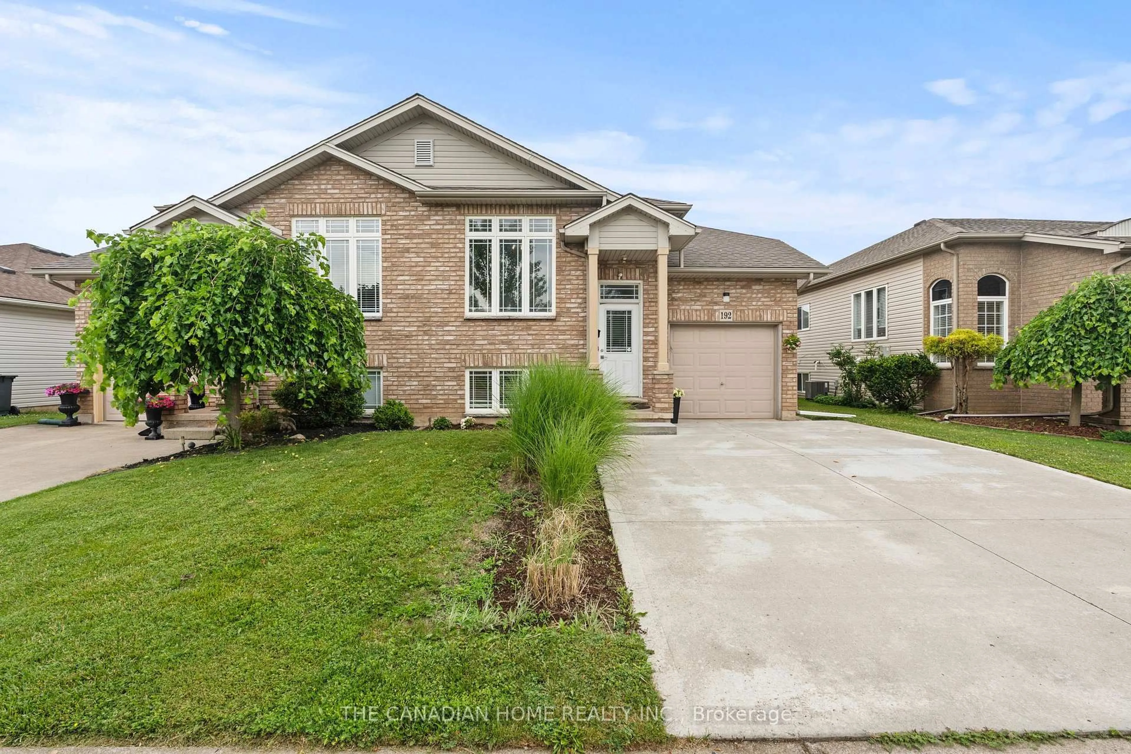 Home with brick exterior material, street for 192 Oakcrest Ave, Welland Ontario L3C 7K3