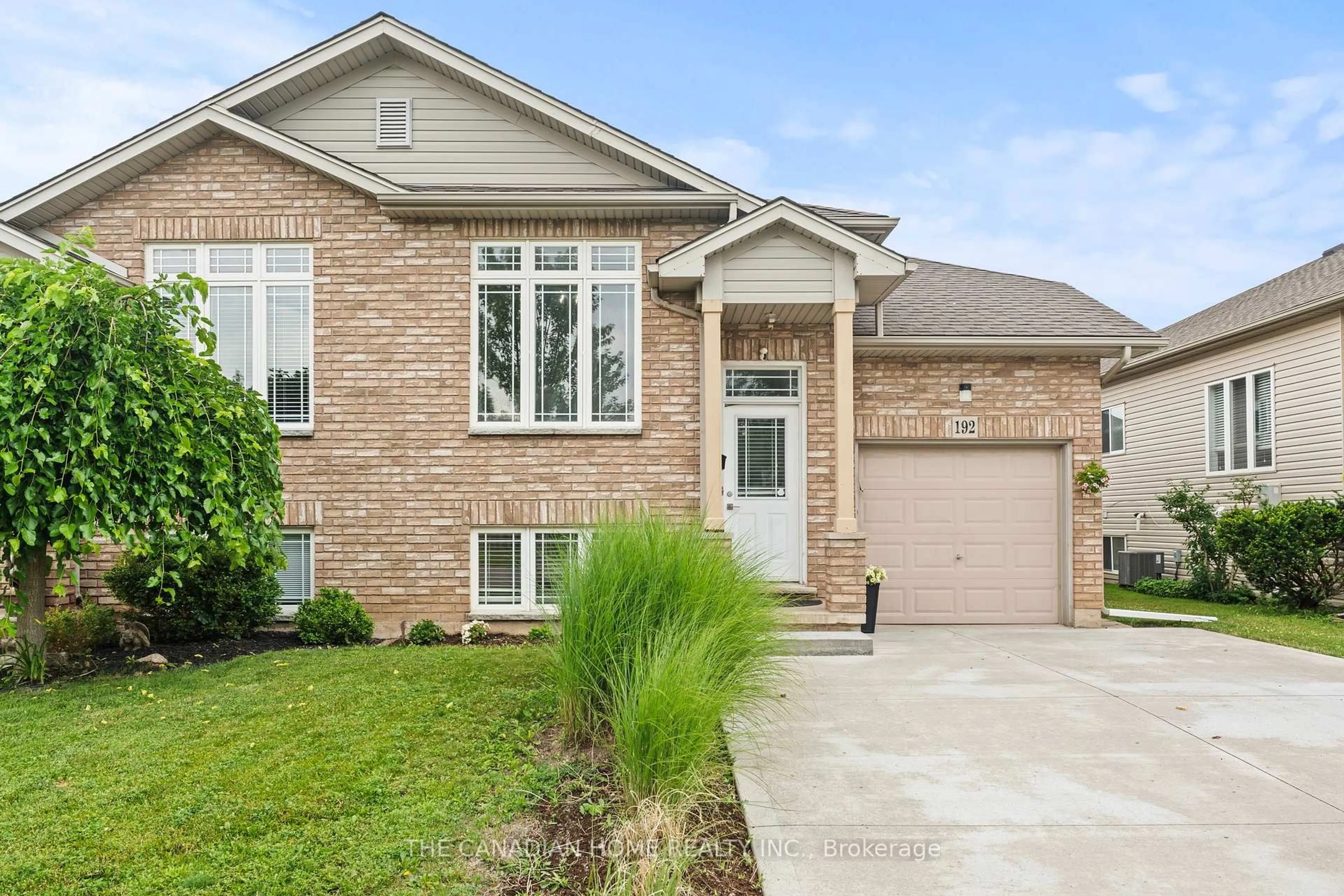 Home with brick exterior material, street for 192 Oakcrest Ave, Welland Ontario L3C 7K3