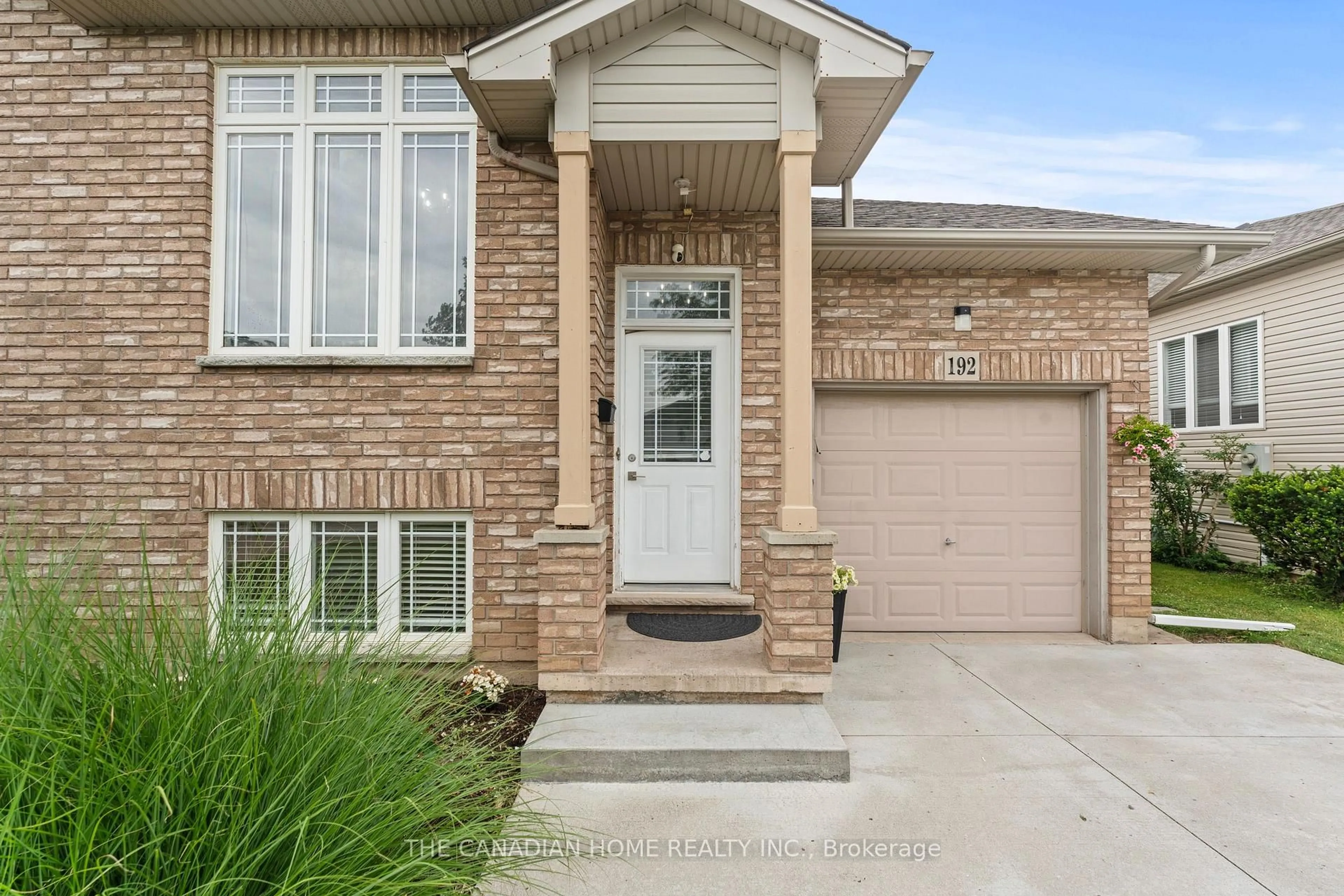 Home with brick exterior material, street for 192 Oakcrest Ave, Welland Ontario L3C 7K3