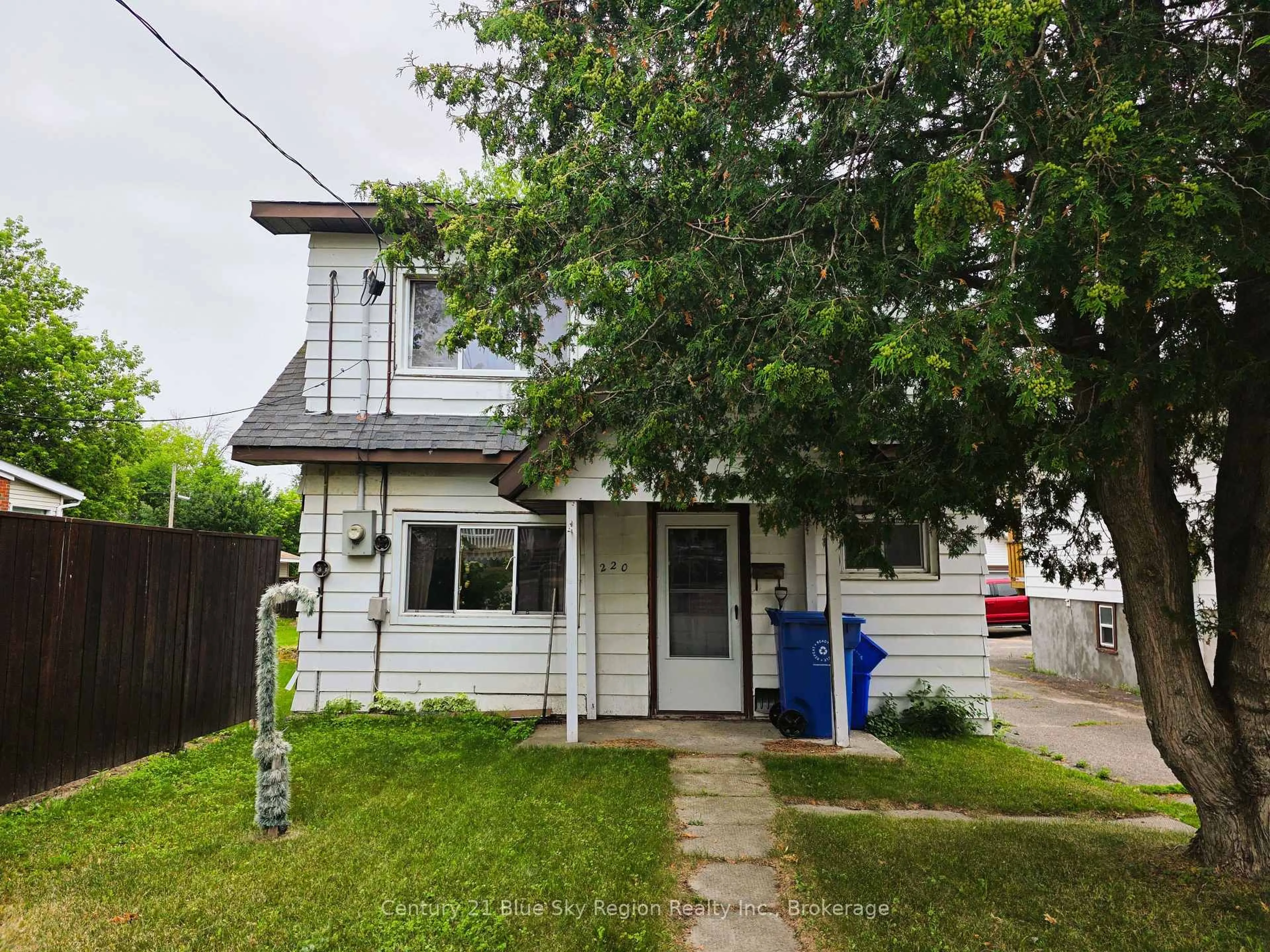 Unknown for 220 Chippewa St, North Bay Ontario P1B 6G2