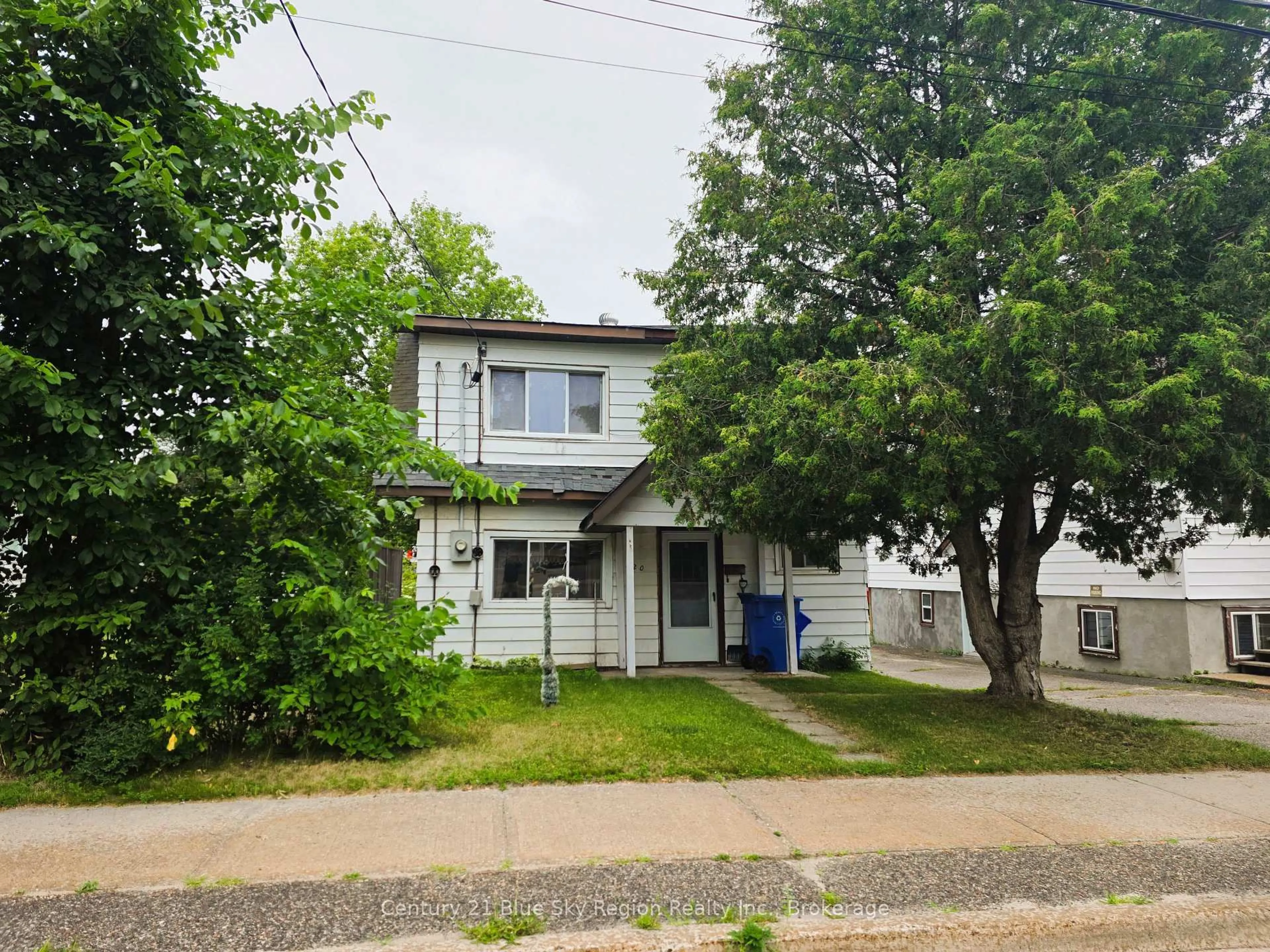 A pic from outside/outdoor area/front of a property/back of a property/a pic from drone, street for 220 Chippewa St, North Bay Ontario P1B 6G2