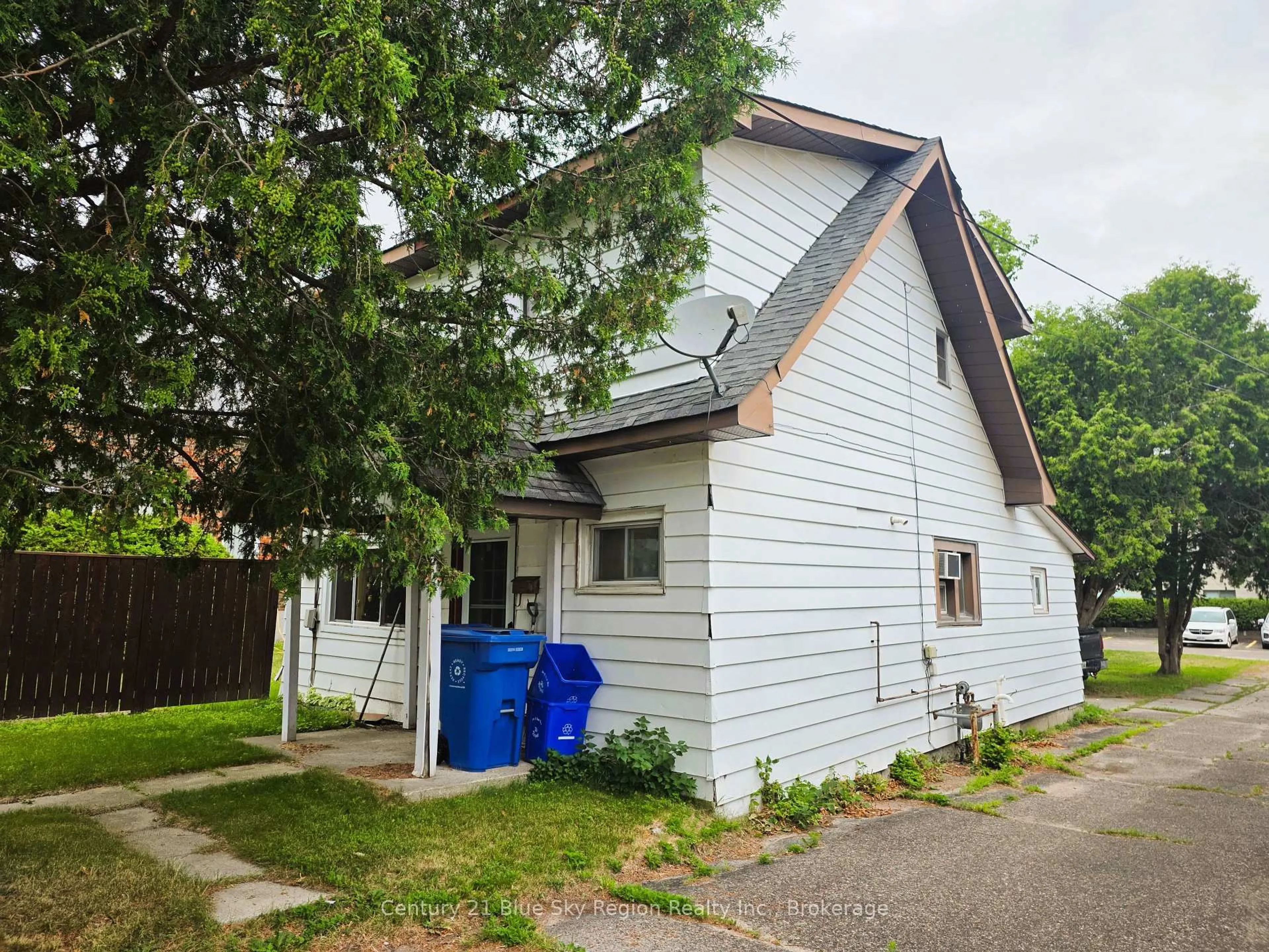Unknown for 220 Chippewa St, North Bay Ontario P1B 6G2
