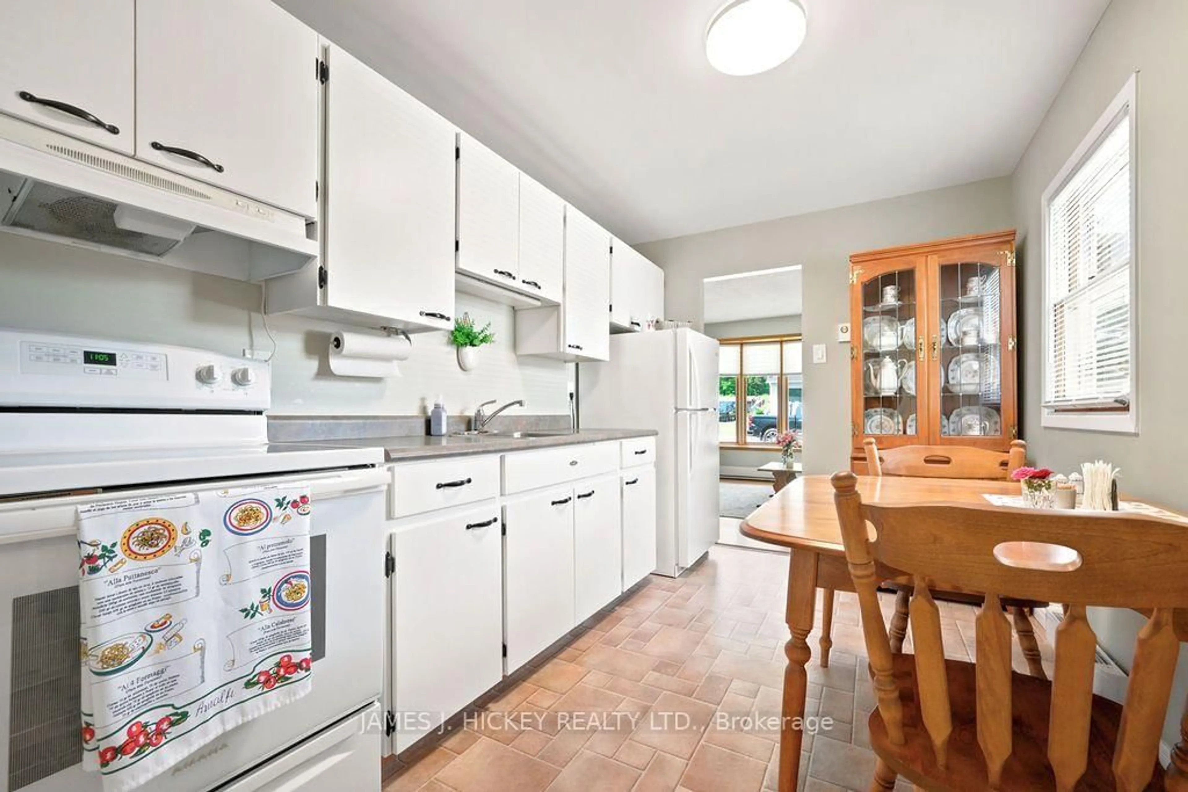 Standard kitchen, unknown for 15 Summit St, Deep River Ontario K0J 1P0