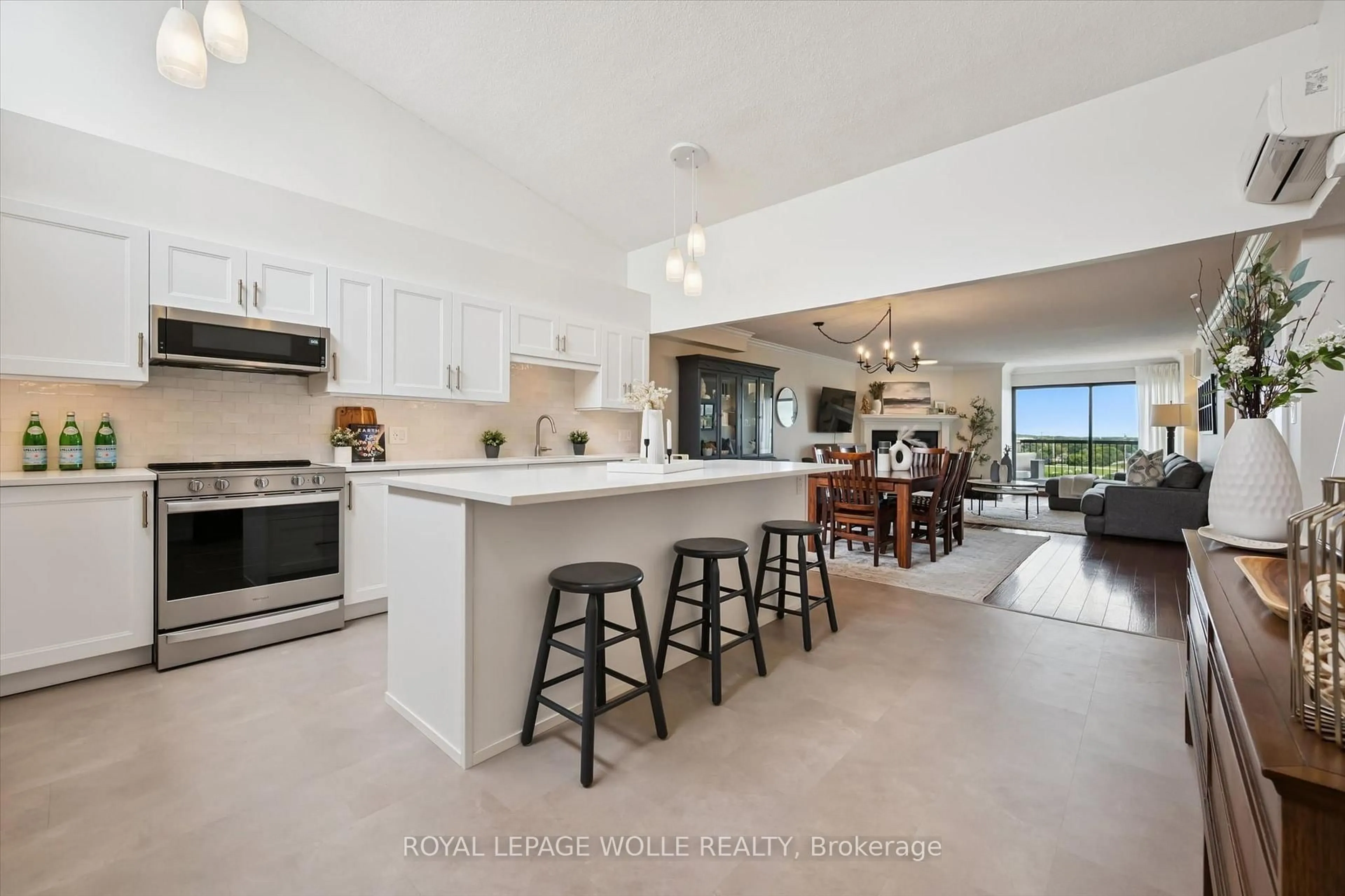 Open concept kitchen, ceramic/tile floor for 260 Sheldon Ave #PH2, Kitchener Ontario N2H 6P2