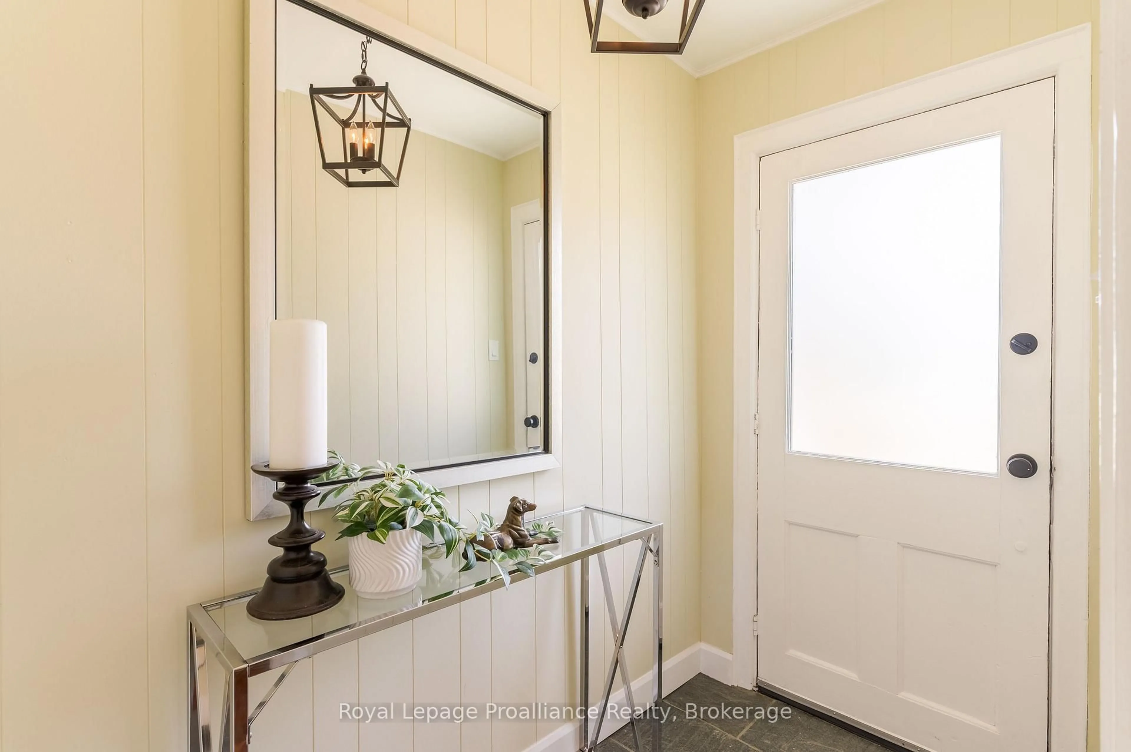 Indoor entryway for 200 Ontario St, Port Hope Ontario L1A 2V7