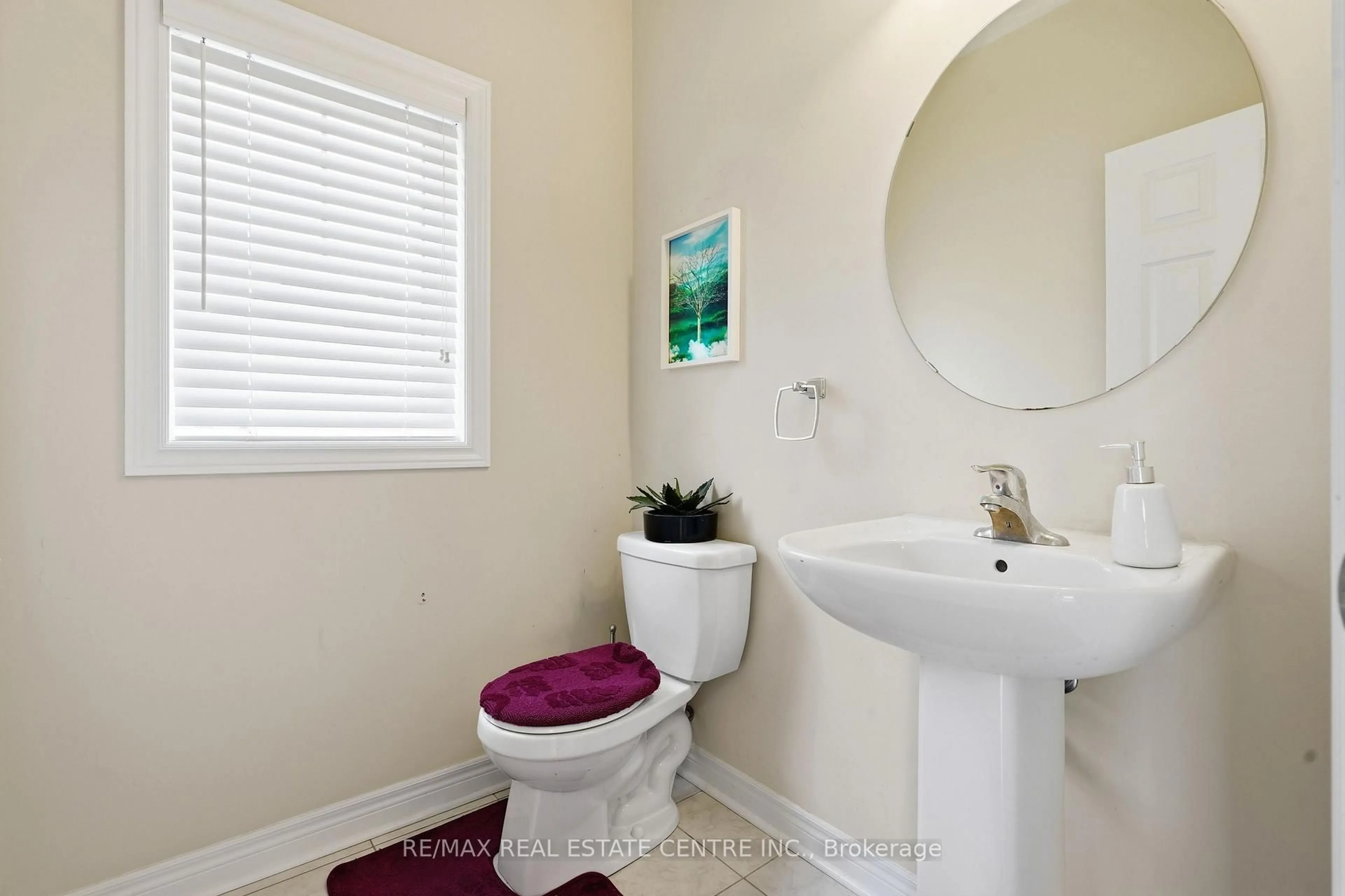 Standard bathroom, ceramic/tile floor for 135 Watermill St, Kitchener Ontario N2P 0G4