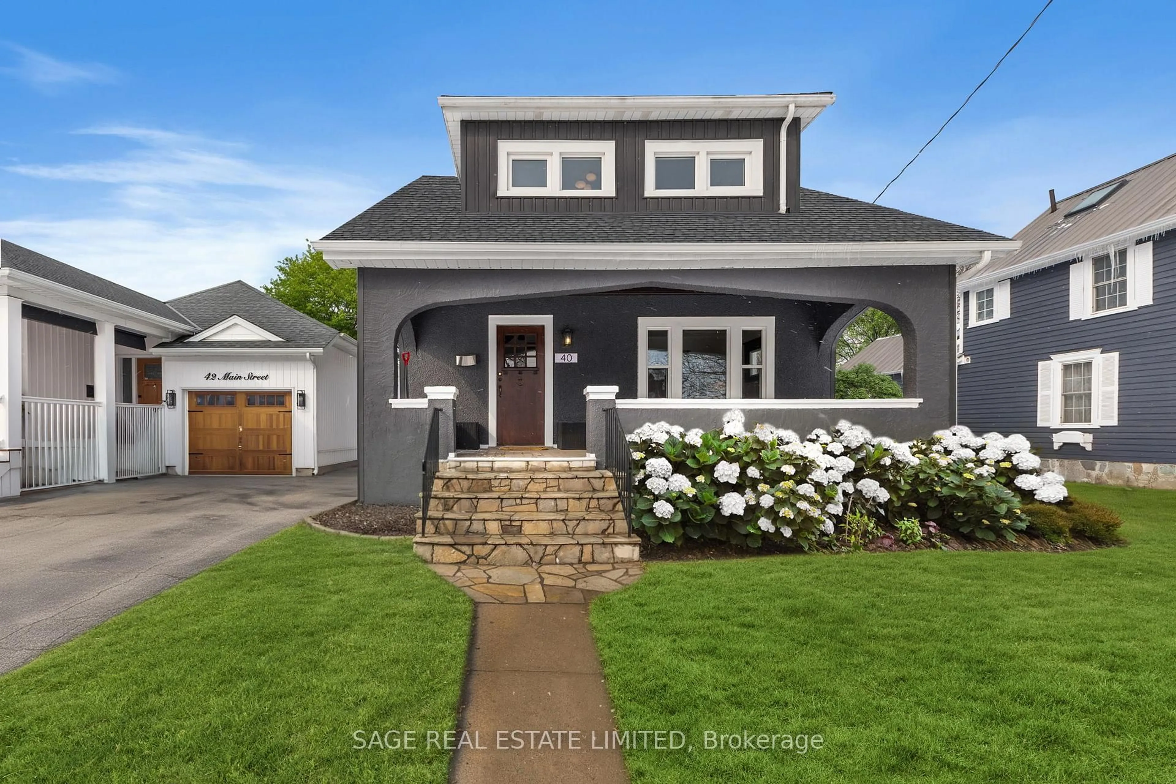 Home with vinyl exterior material, street for 40 Main St, St. Catharines Ontario L2N 4T7