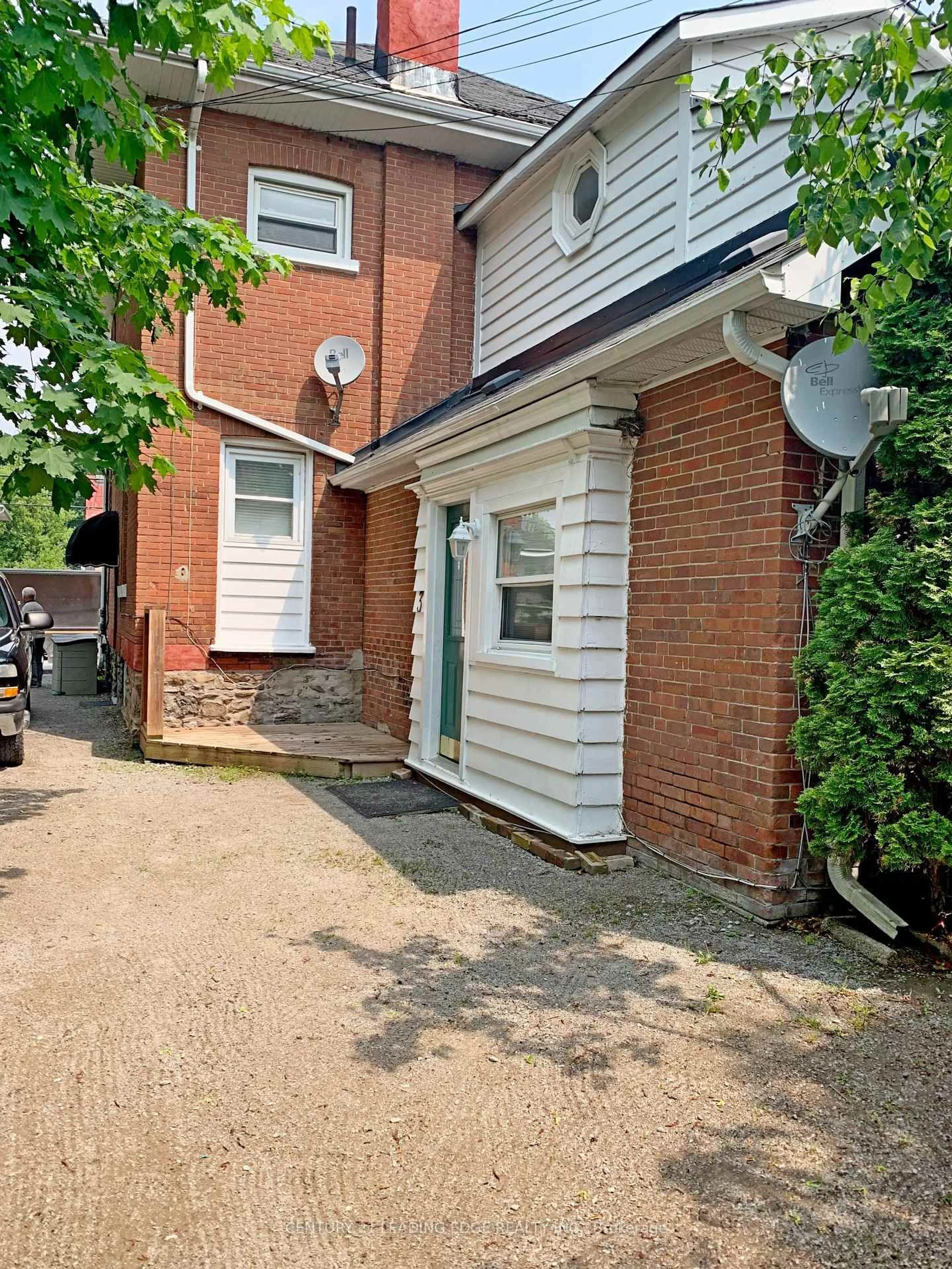A pic from outside/outdoor area/front of a property/back of a property/a pic from drone, street for 23 Queen St, Kawartha Lakes Ontario K9V 1G1