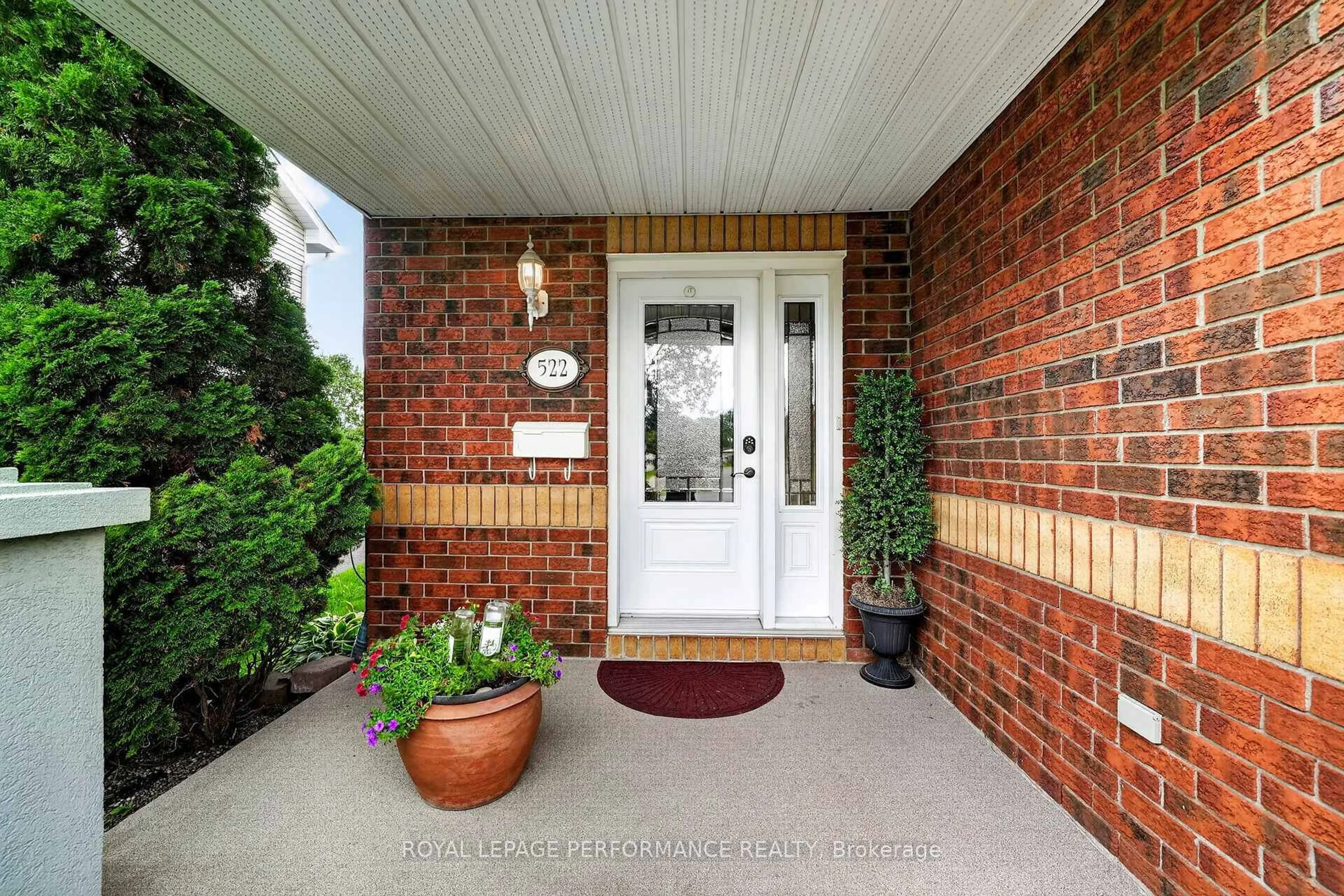 Indoor entryway for 522 Jase St, Cornwall Ontario K6H 7G4