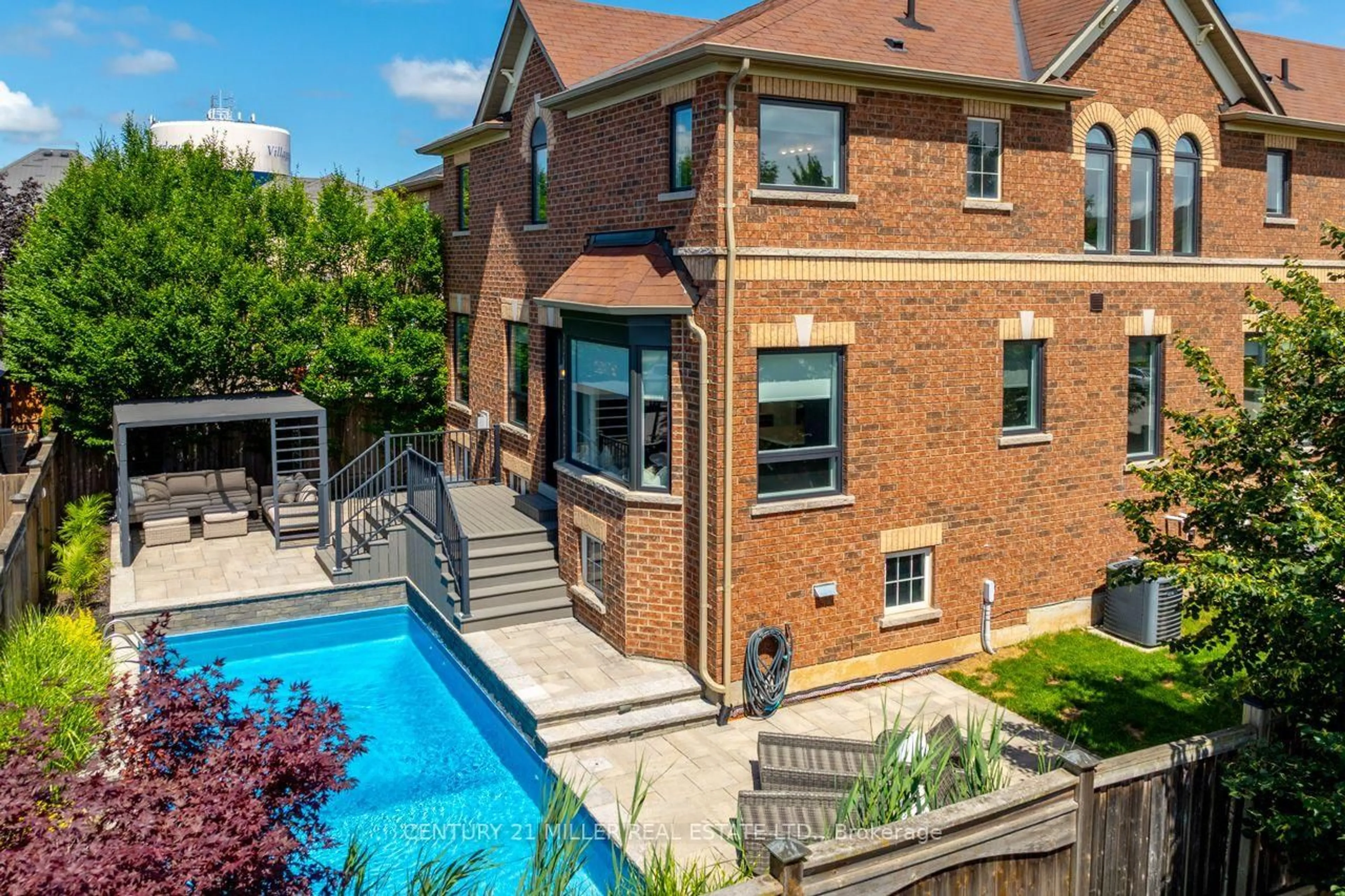 A pic from outside/outdoor area/front of a property/back of a property/a pic from drone, street for 156 Nisbet Blvd, Hamilton Ontario L0R 2H9