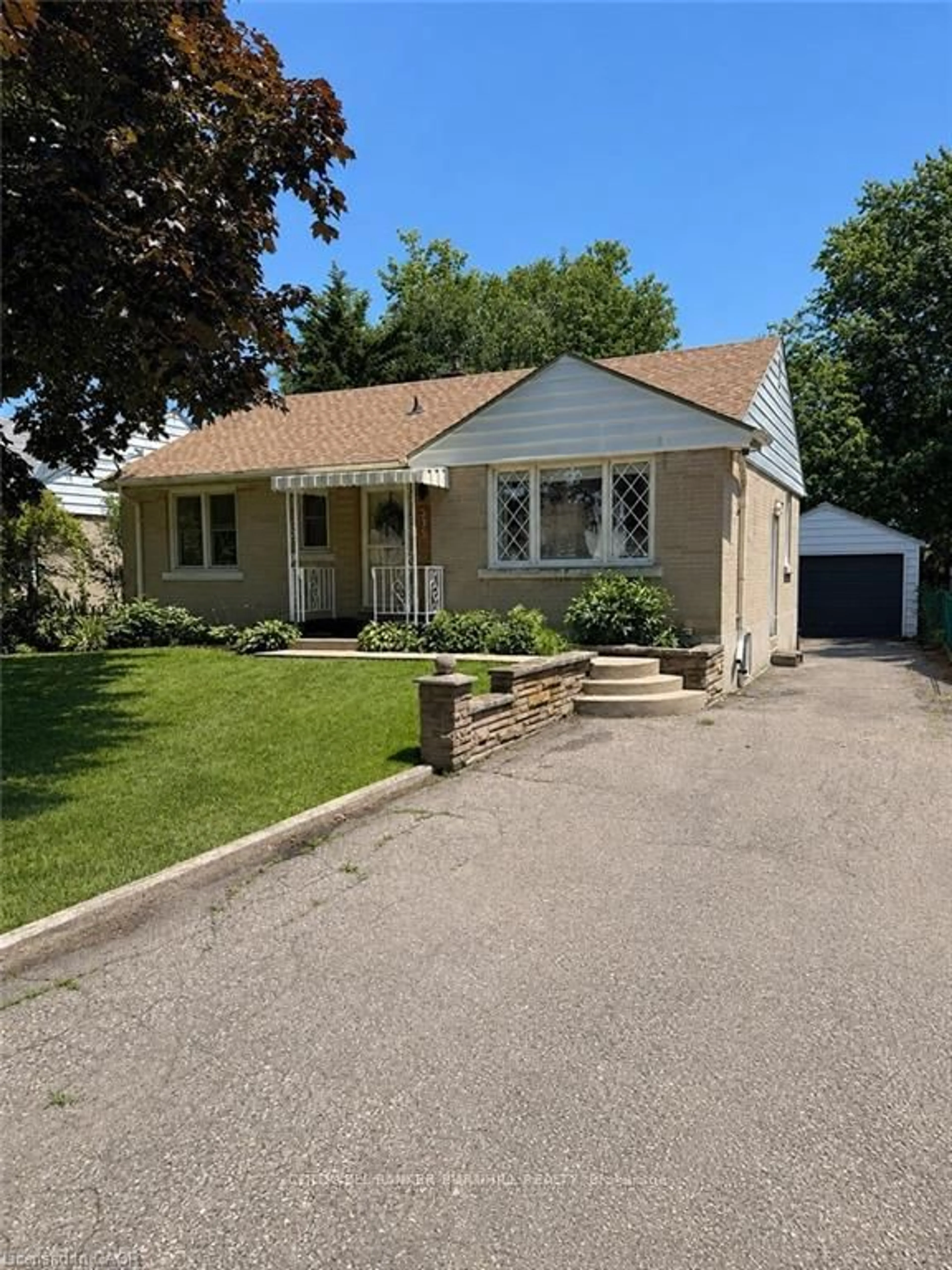 Unknown for 355 East 36th St, Hamilton Ontario L8V 3Z9