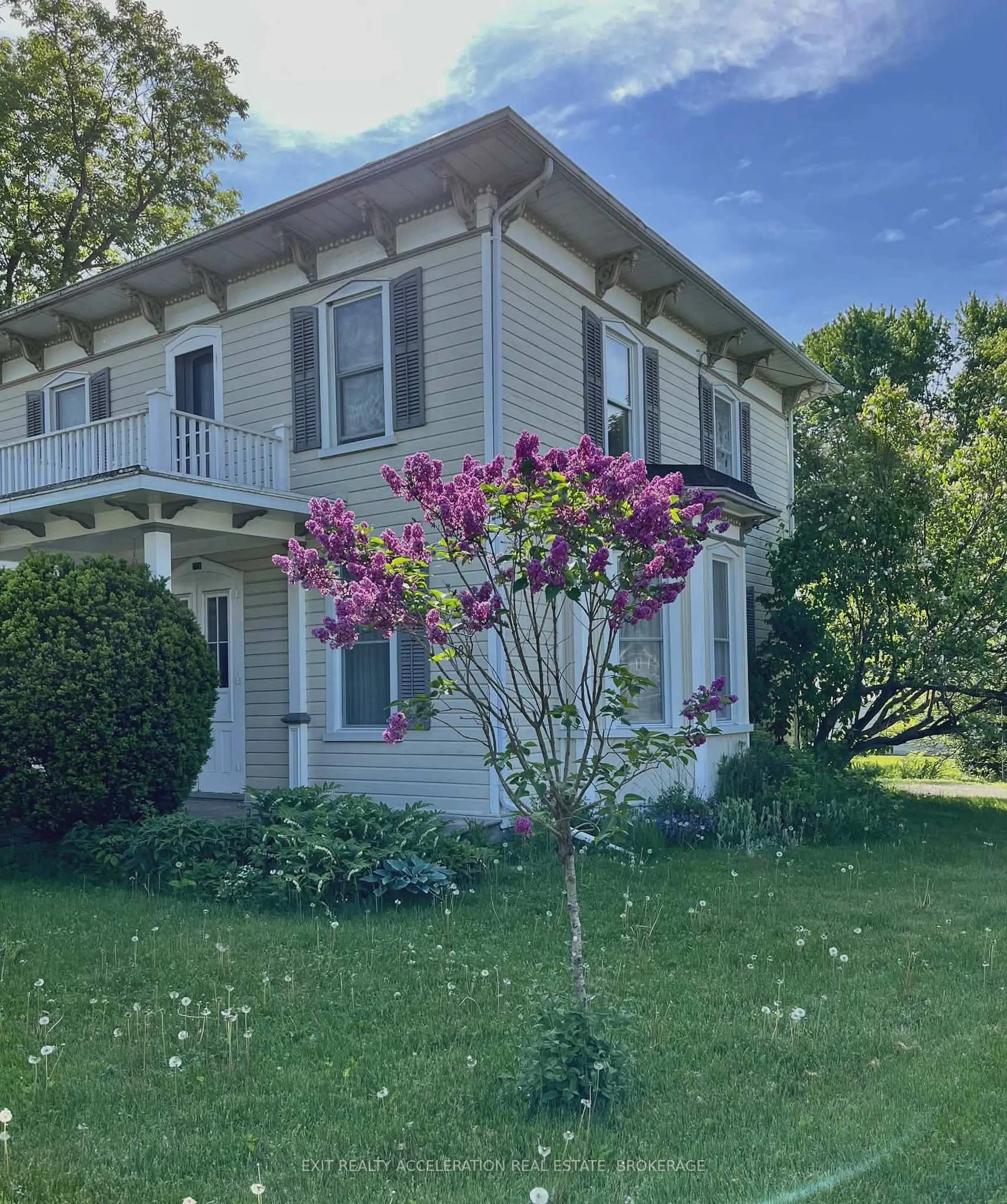 A pic from outside/outdoor area/front of a property/back of a property/a pic from drone, street for 182 Water St, Greater Napanee Ontario K7R 1W4