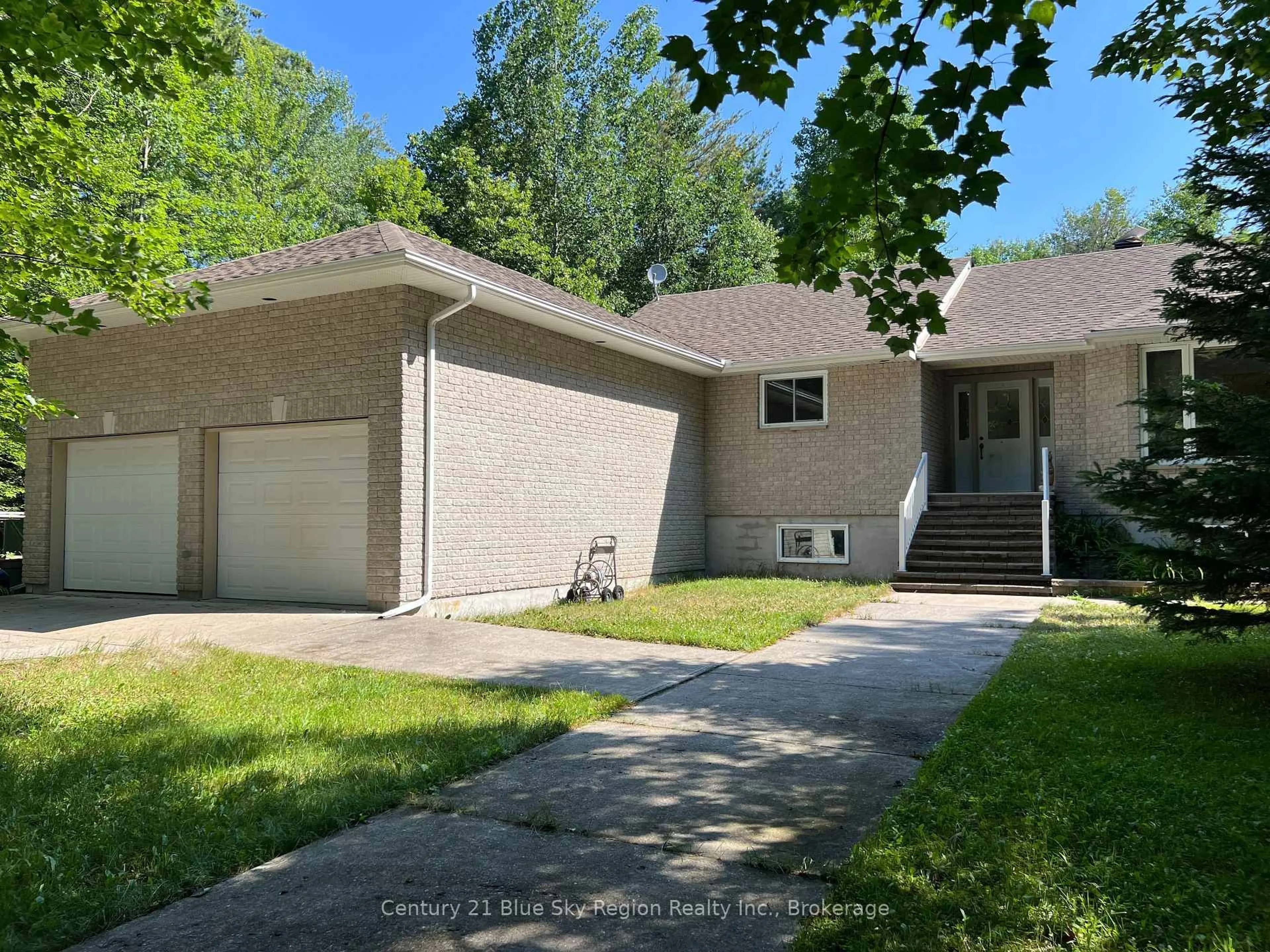 A pic from outside/outdoor area/front of a property/back of a property/a pic from drone, street for 1518 PINECREEK Rd, Callander Ontario P0H 1H0