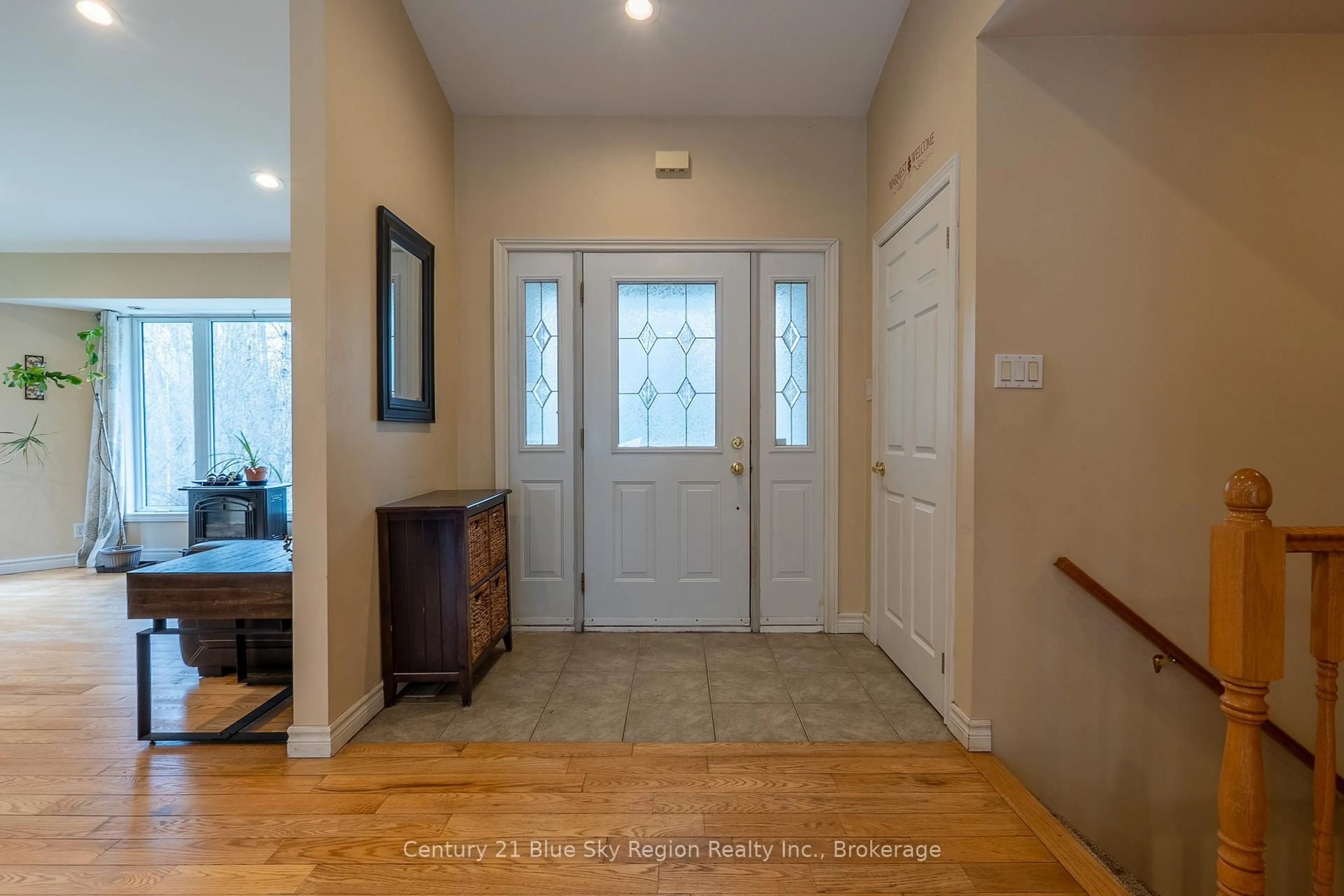 Indoor entryway for 1518 PINECREEK Rd, Callander Ontario P0H 1H0