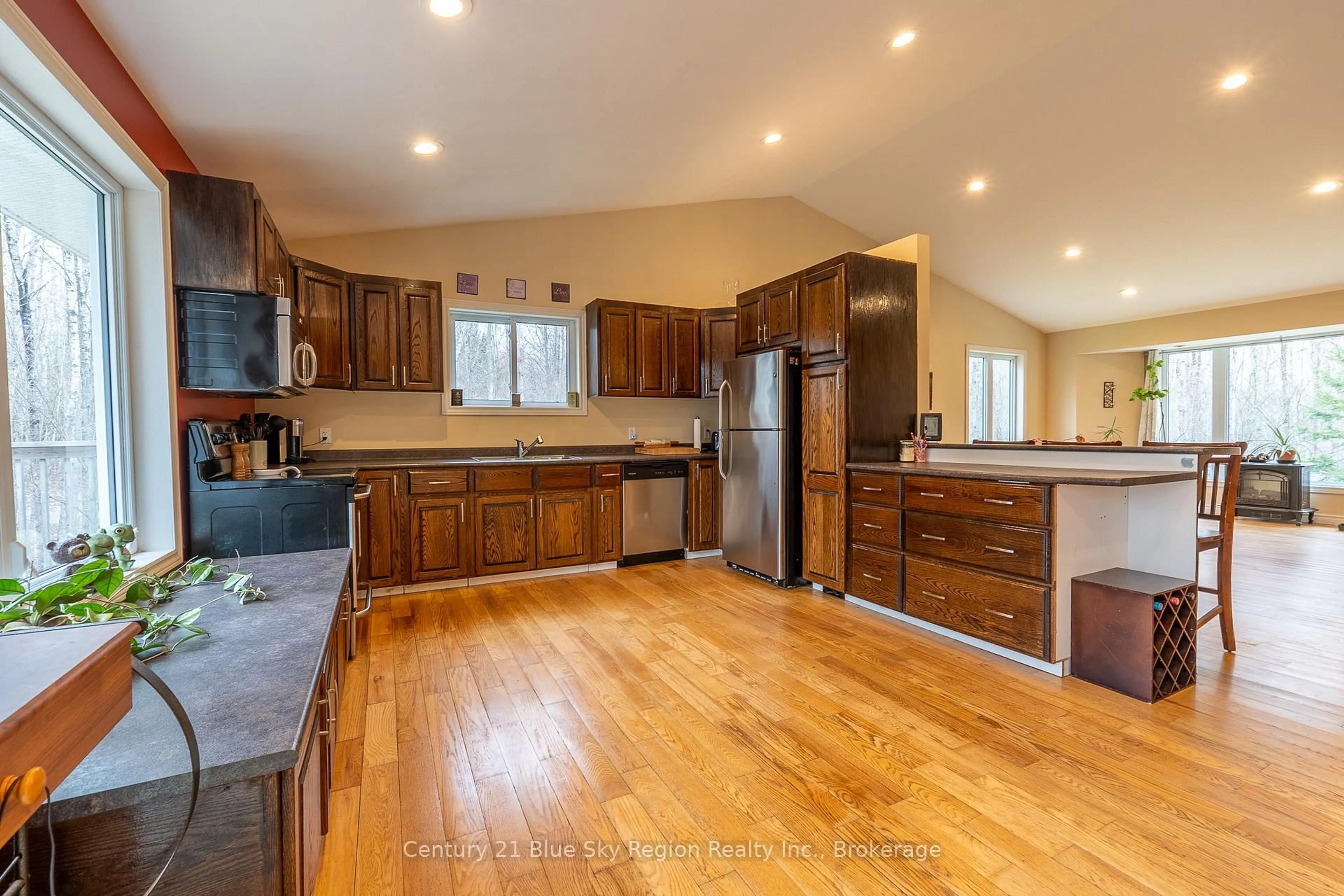 Open concept kitchen, wood/laminate floor for 1518 PINECREEK Rd, Callander Ontario P0H 1H0