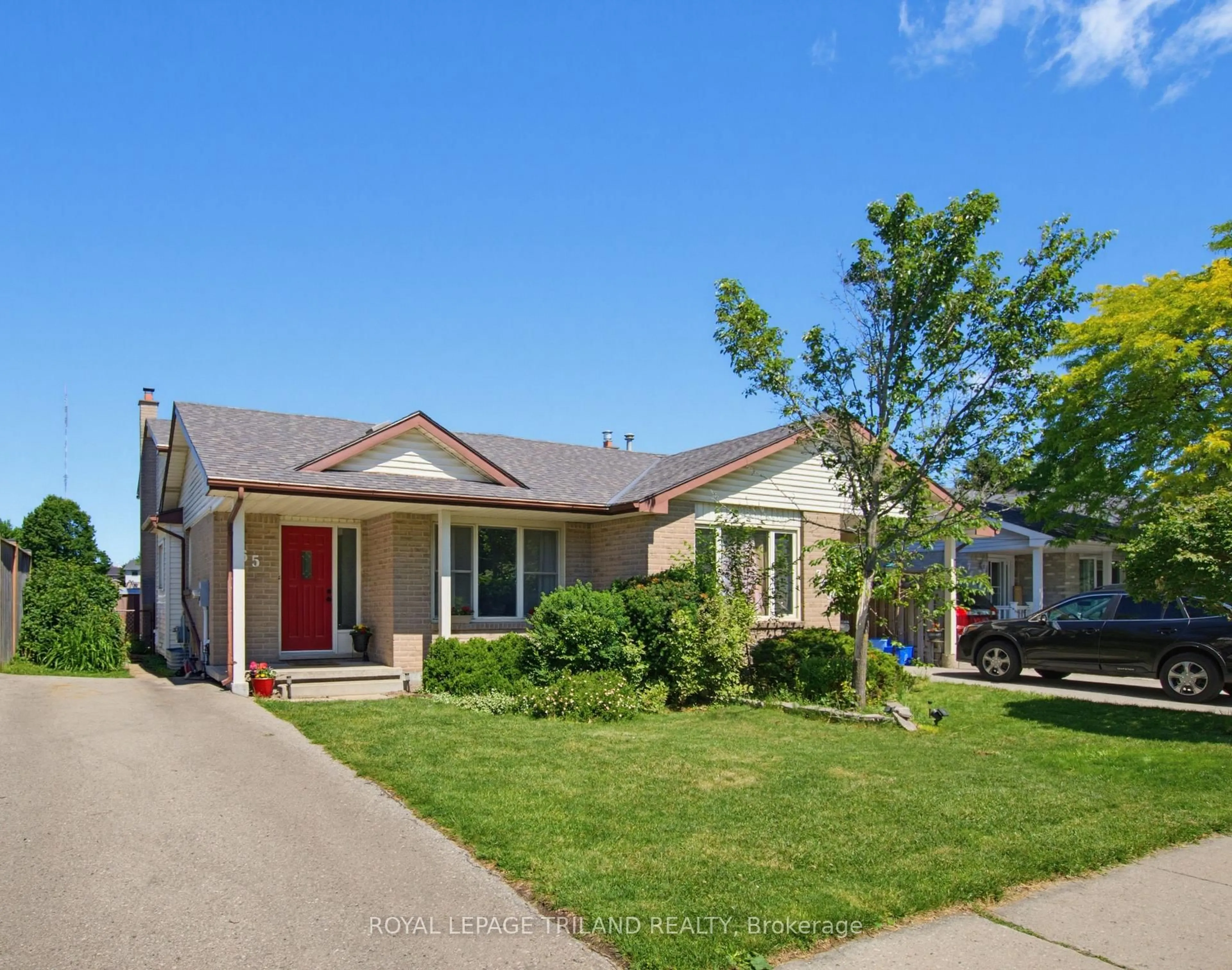 Home with vinyl exterior material, street for 765 Homeview Rd, London South Ontario N6C 5N7