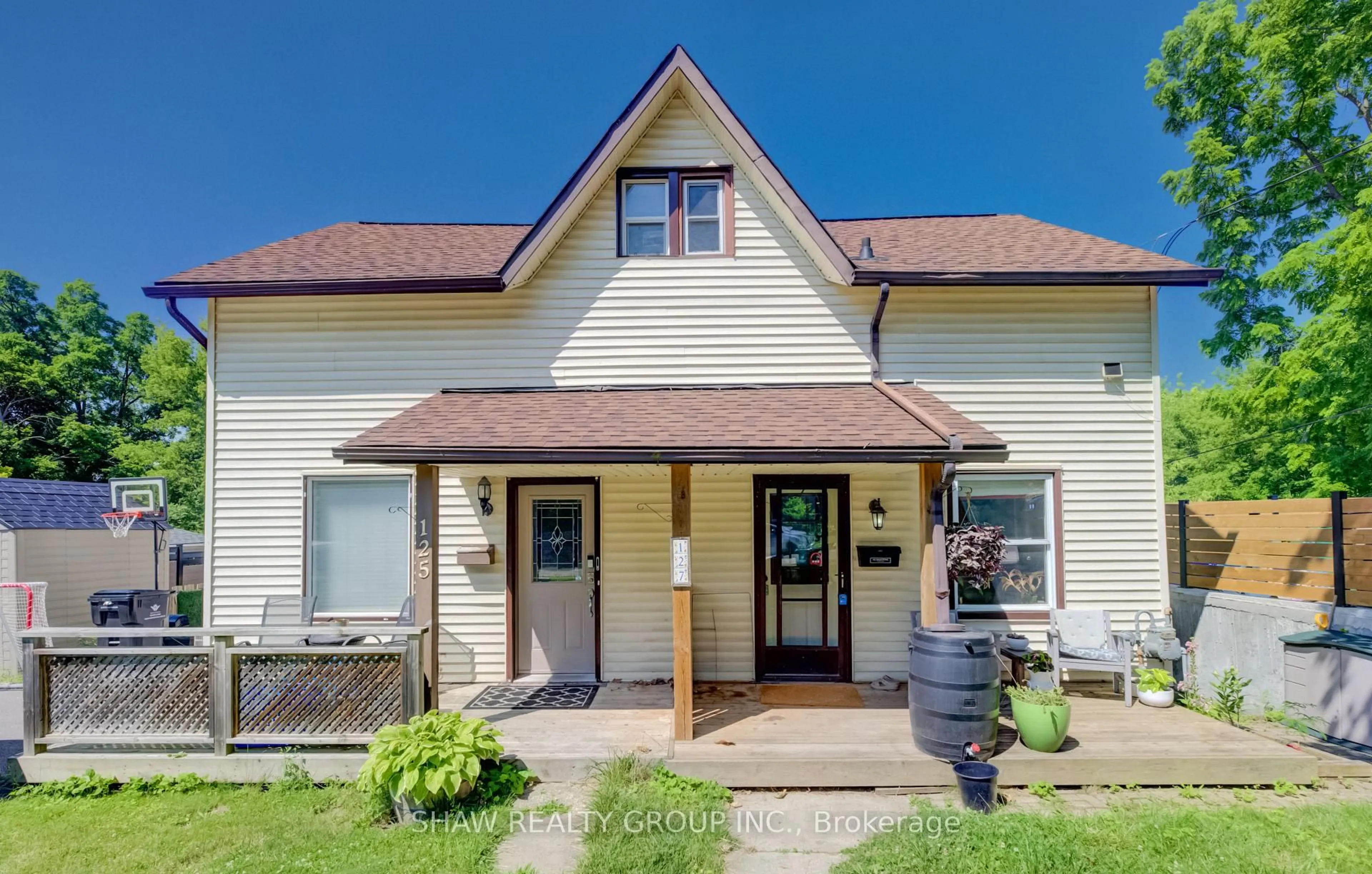 Unknown for 127 Henderson St, Cambridge Ontario N3C 2G3