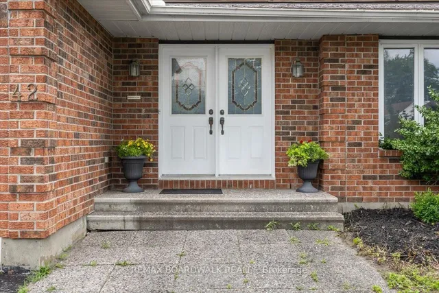 42 Pickwick Dr, Ottawa 3