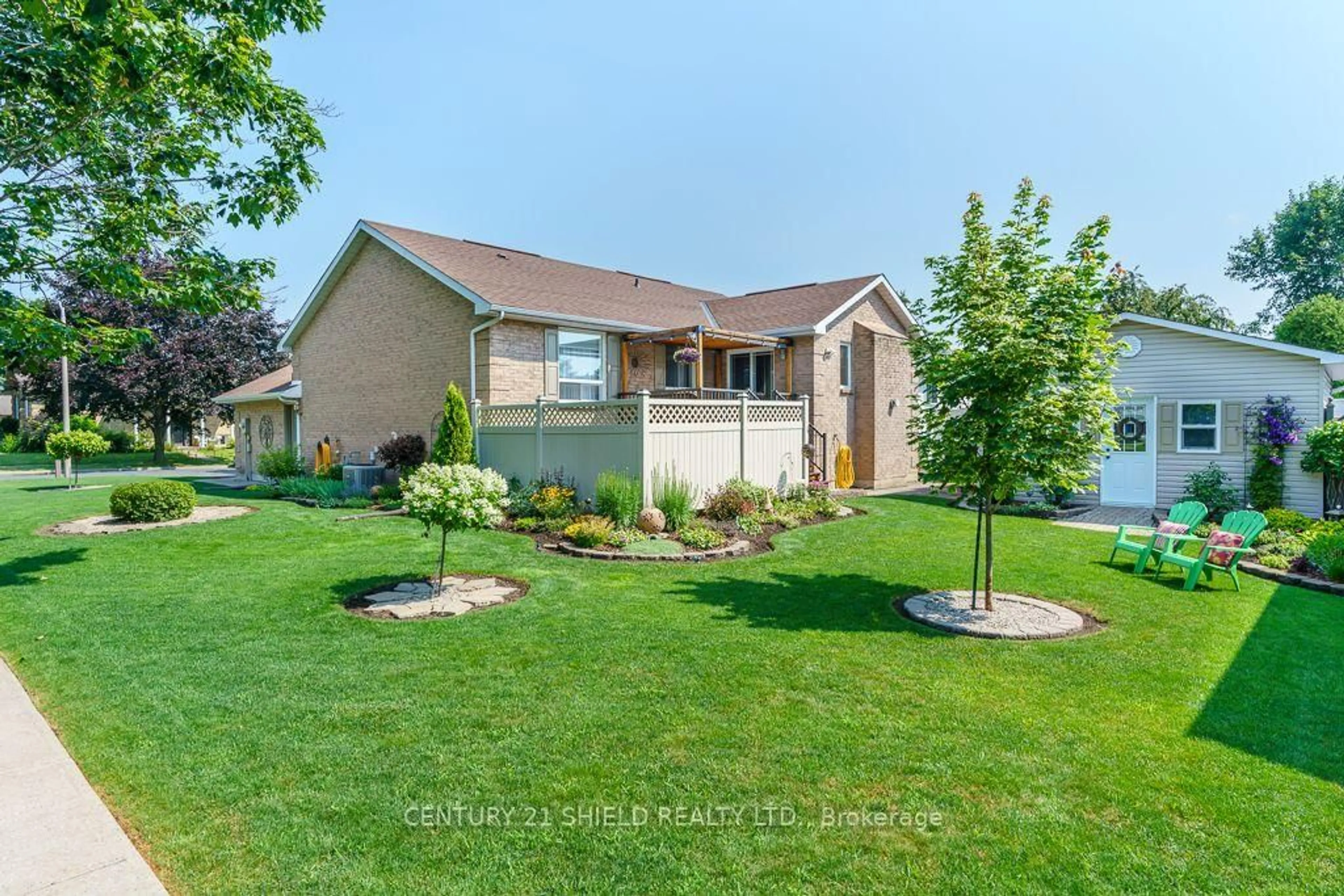 A pic from outside/outdoor area/front of a property/back of a property/a pic from drone, water/lake/river/ocean view for 1840 Belvedere Cres, Cornwall Ontario K6H 7C6