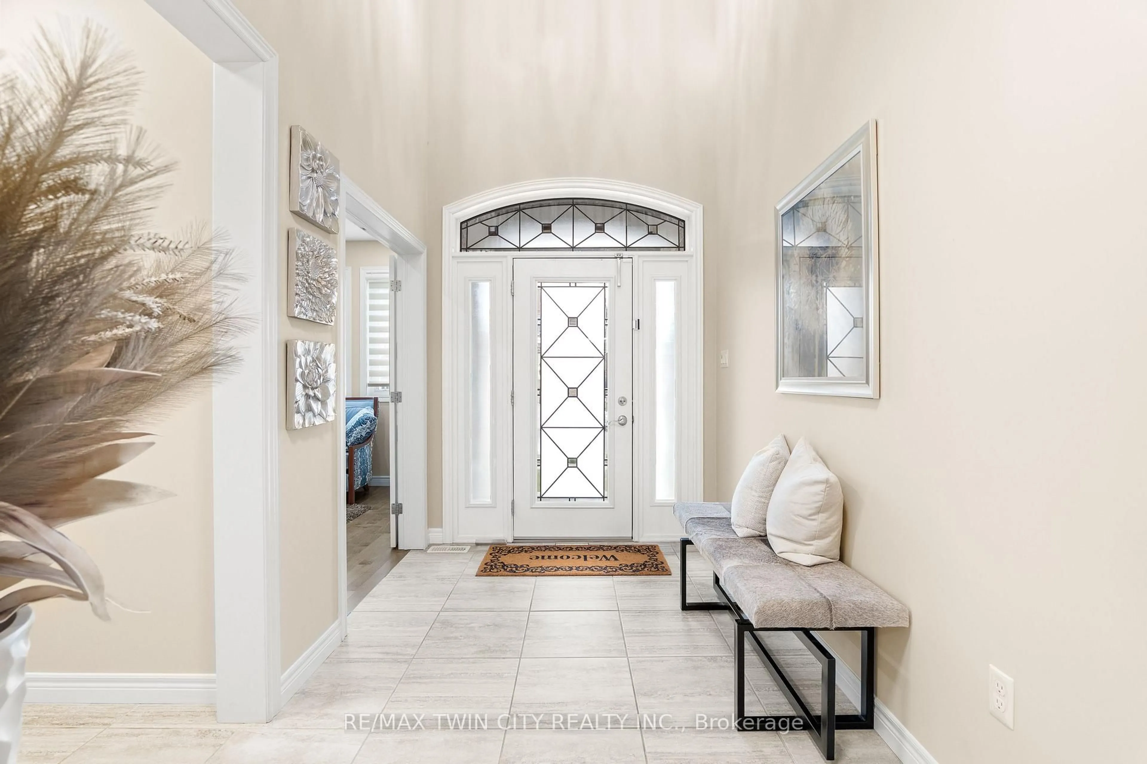 Indoor entryway for 369 Rivertrail Ave, Kitchener Ontario N2A 0K4