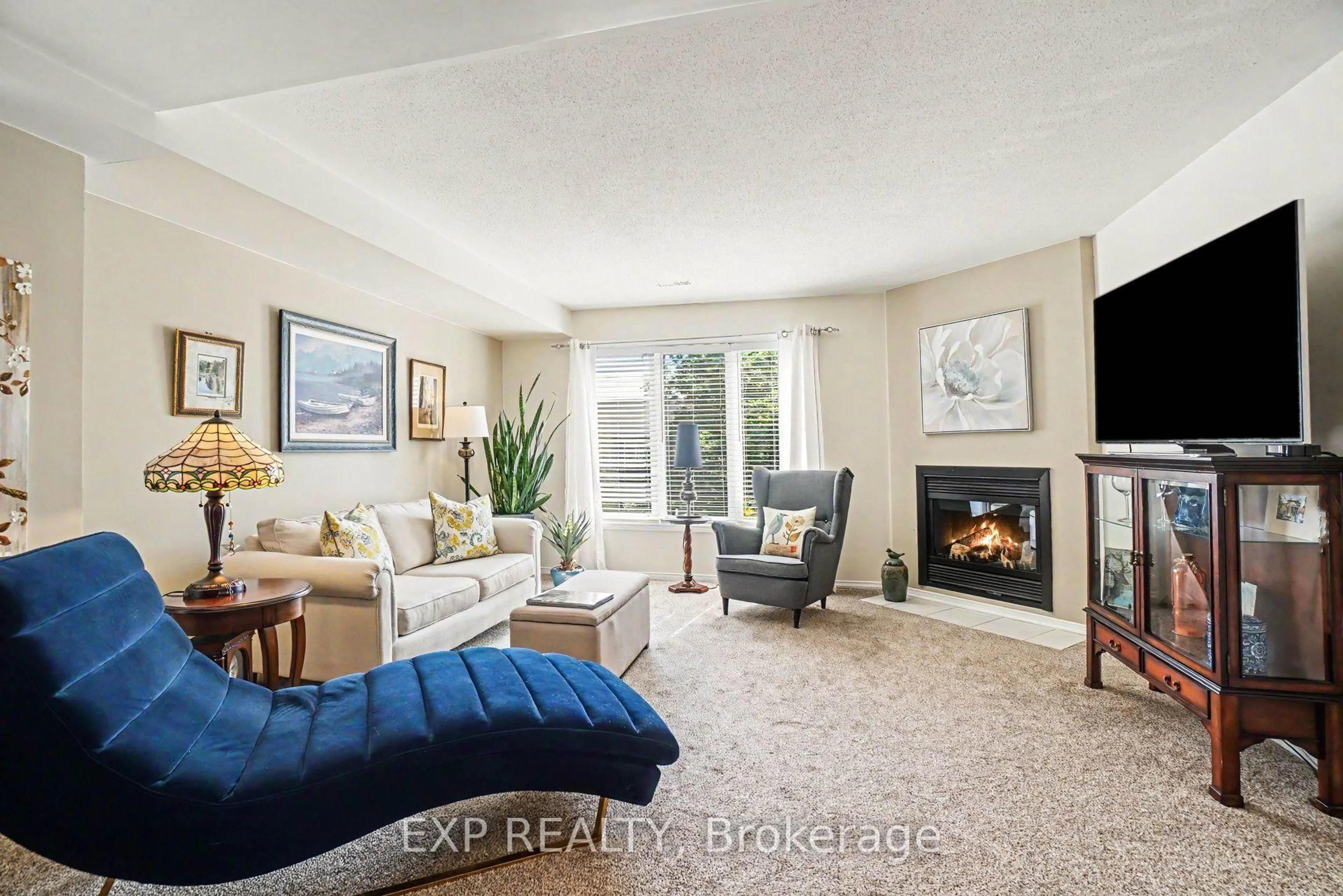 Living room with furniture, unknown for 2220 Bois-Vert Pl, Ottawa Ontario K4A 4T7