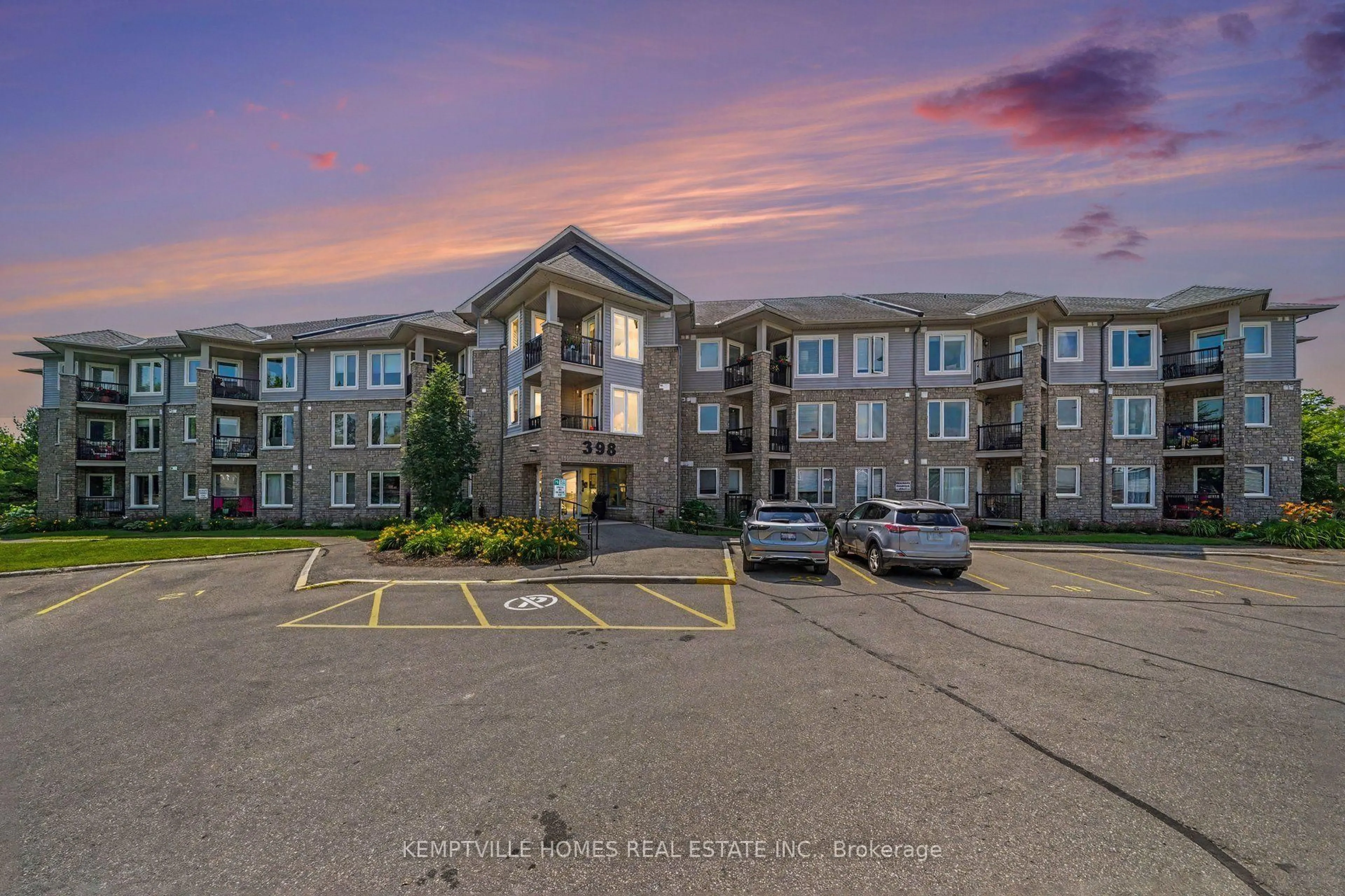A pic from outside/outdoor area/front of a property/back of a property/a pic from drone, unknown for 398 - 106 VAN BUREN St, North Grenville Ontario K0G 2J0